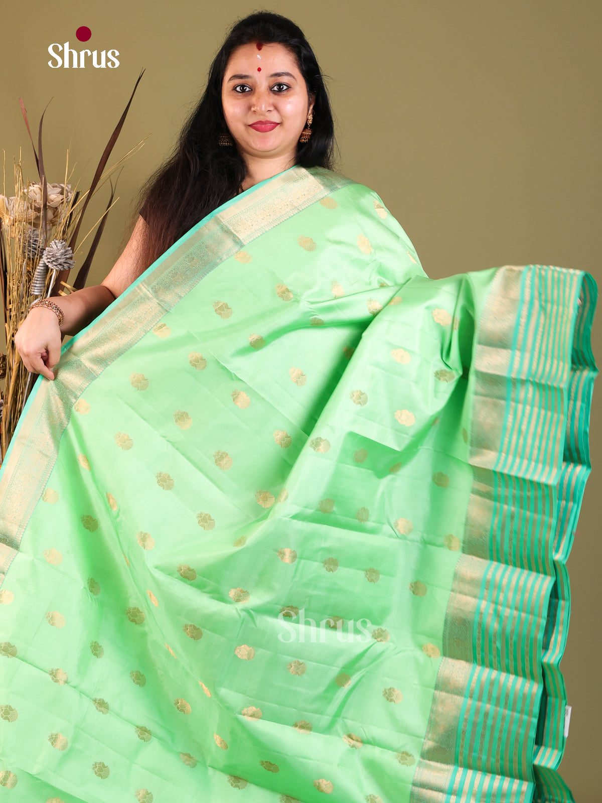 green lined Kanchipuram Butta design Saree -1