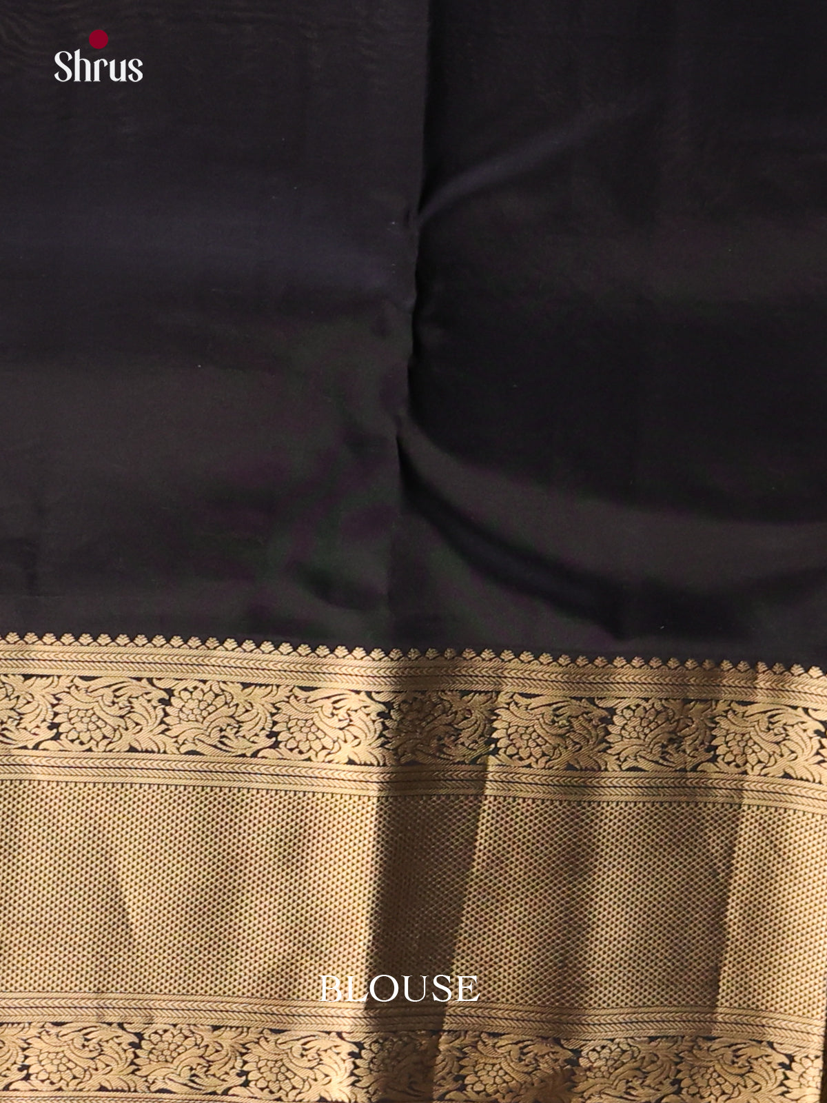 Arakku Kanchipuram-halfpure Saree gleams with zari floral buttas
