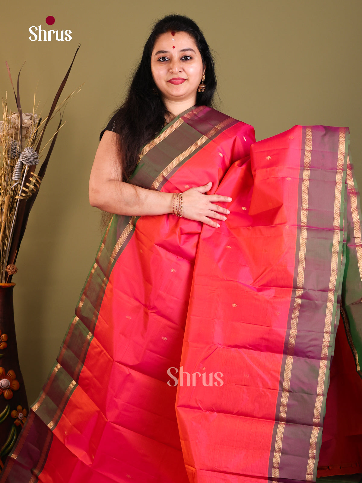 radiant red and green Kanchipuram Butta design Saree -1