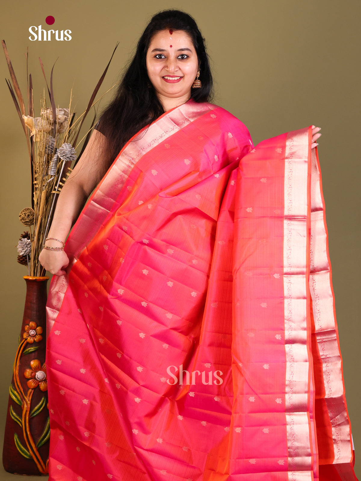 shiny radiant Kanchipuram Butta design Saree -1