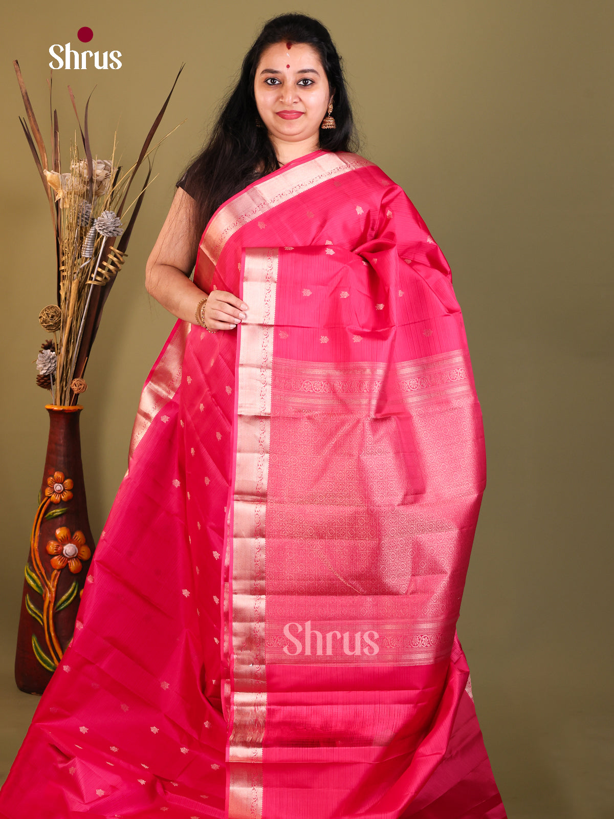 eleagant red Kanchipuram Butta design Saree
