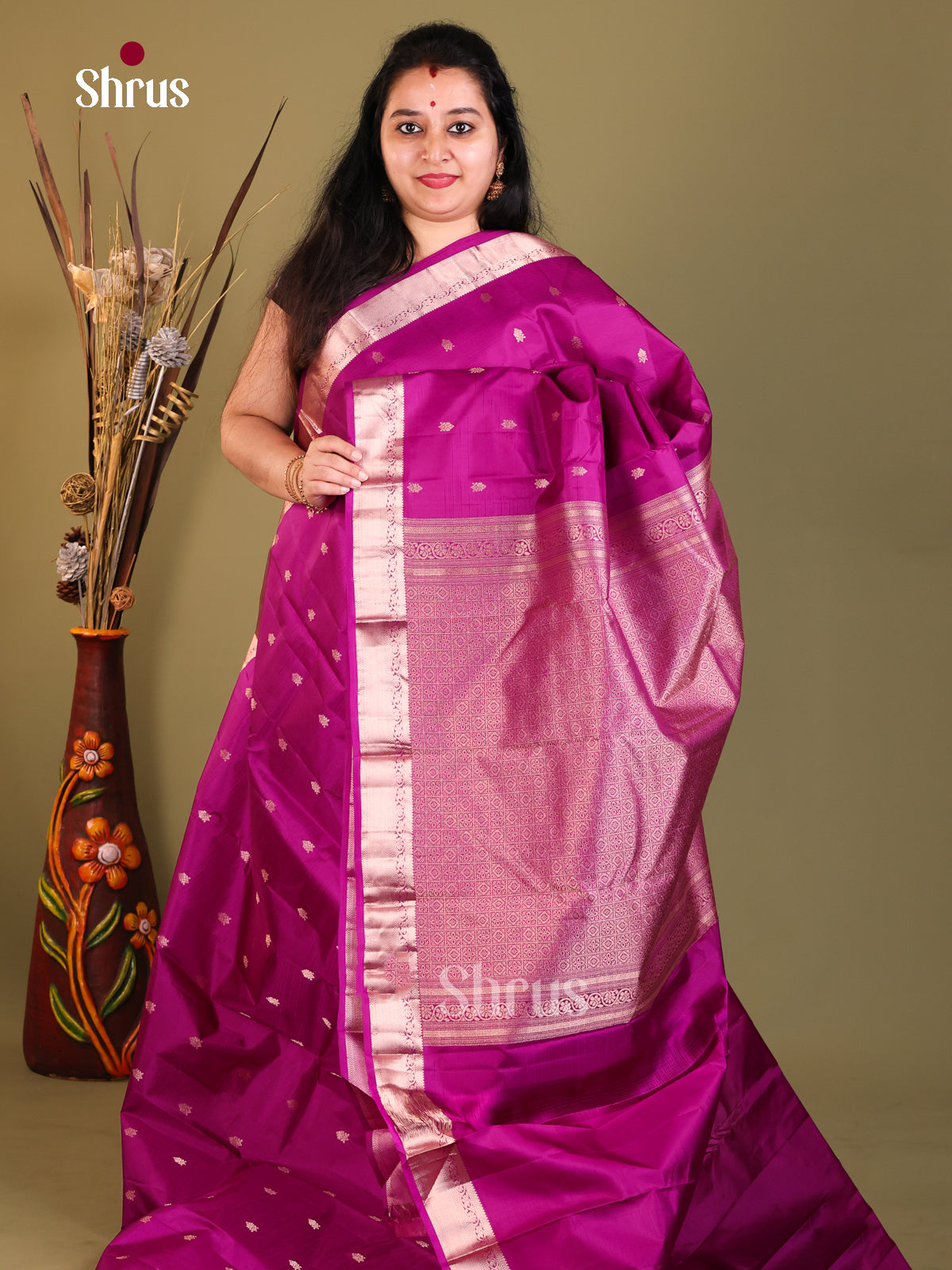 Majenta Kanchipuram Butta design Saree