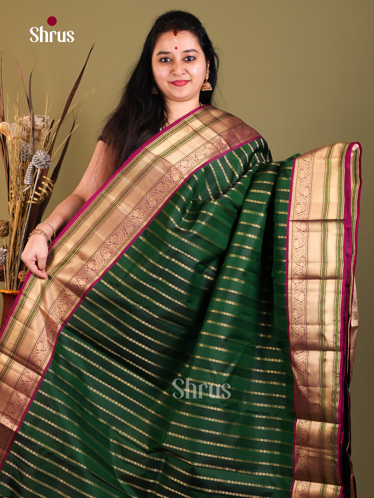 Green and maroon with big border Kanchipuram Butta design Saree -1