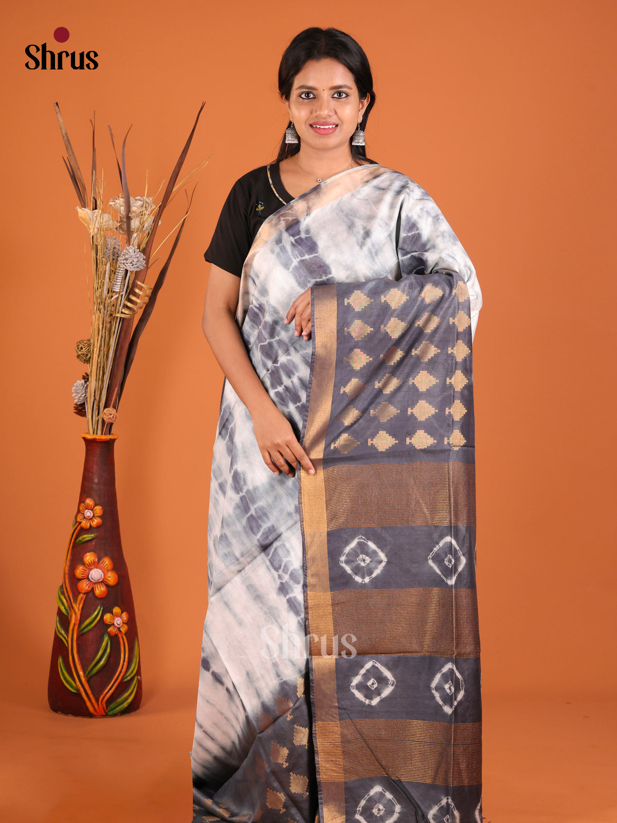 DIS05478 - Shibori Saree - Shop on Shrus.com
