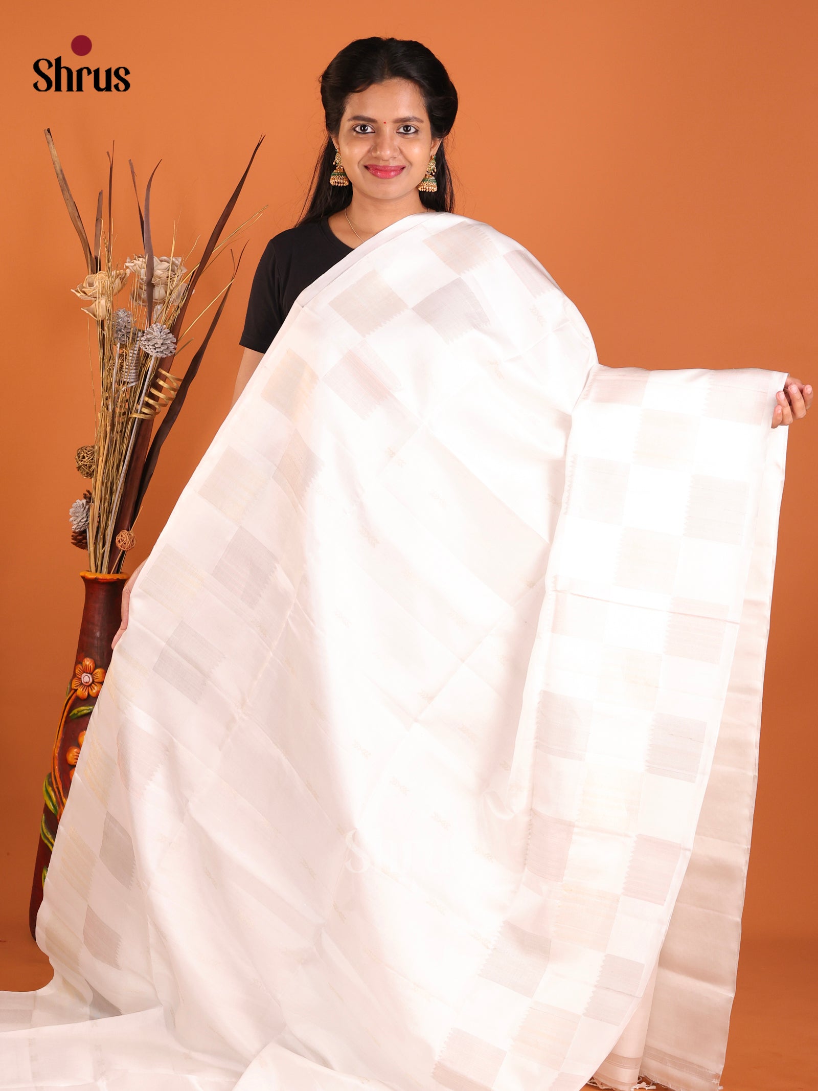 DIS06035 - Soft Silk (HR) Saree - Shop on Shrus.com