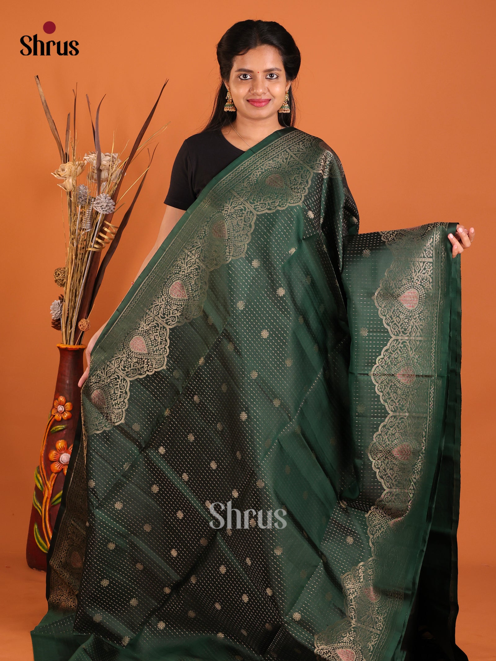 Exquisite Deep Green Soft Silk Saree With Intricate Zari Buttas & Brocade Pallu 2