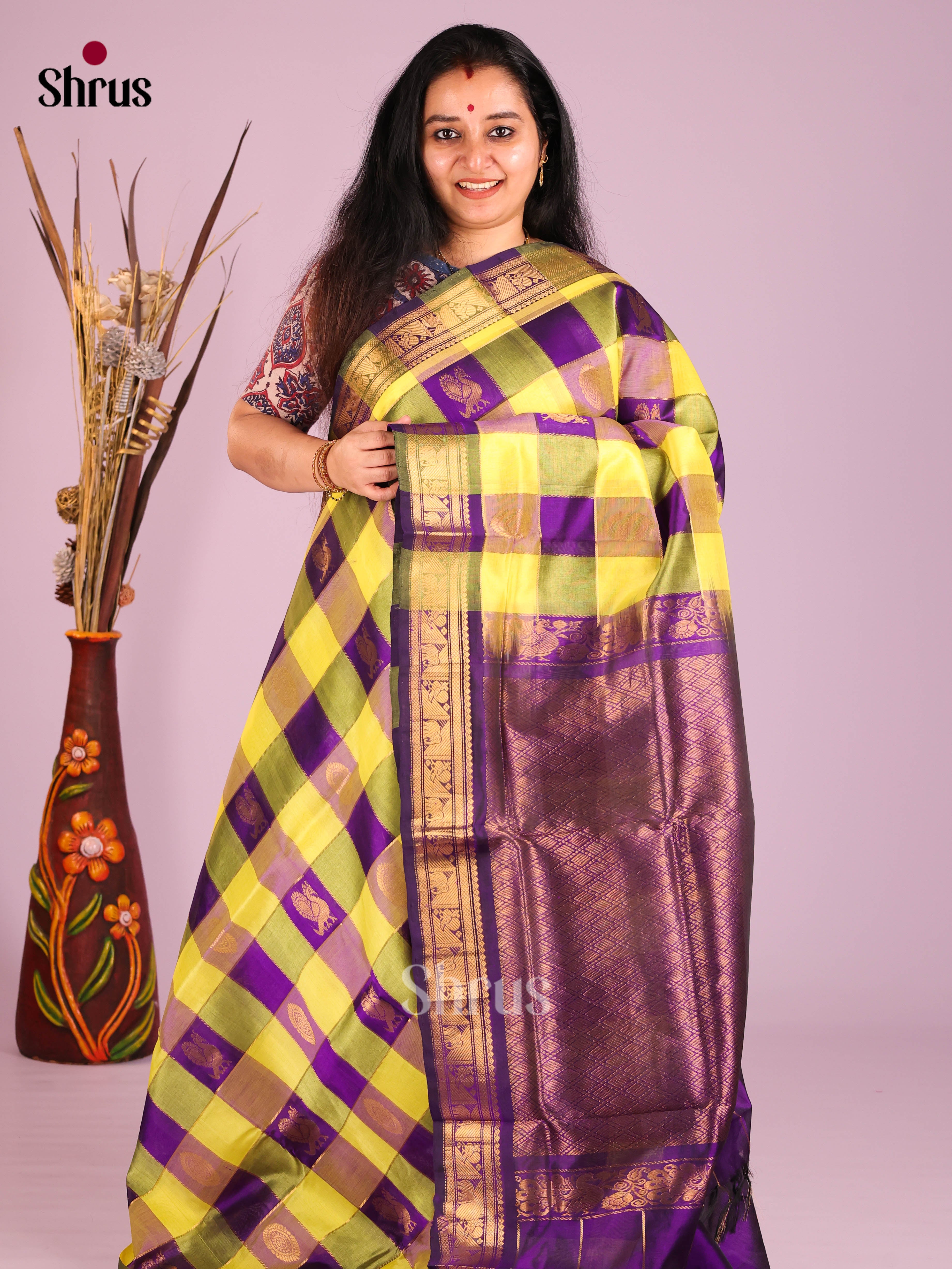 Pretty Yellow & Violet Checked Silk Cotton Saree With Zari Border & Pallu - Shop on Shrus.com