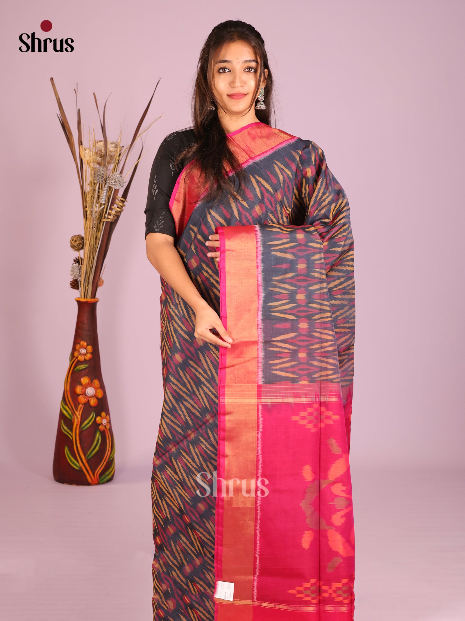 Timeless Grey Pochampally Silk Cotton Saree with Ikkat Pattern & Pink Zari Border