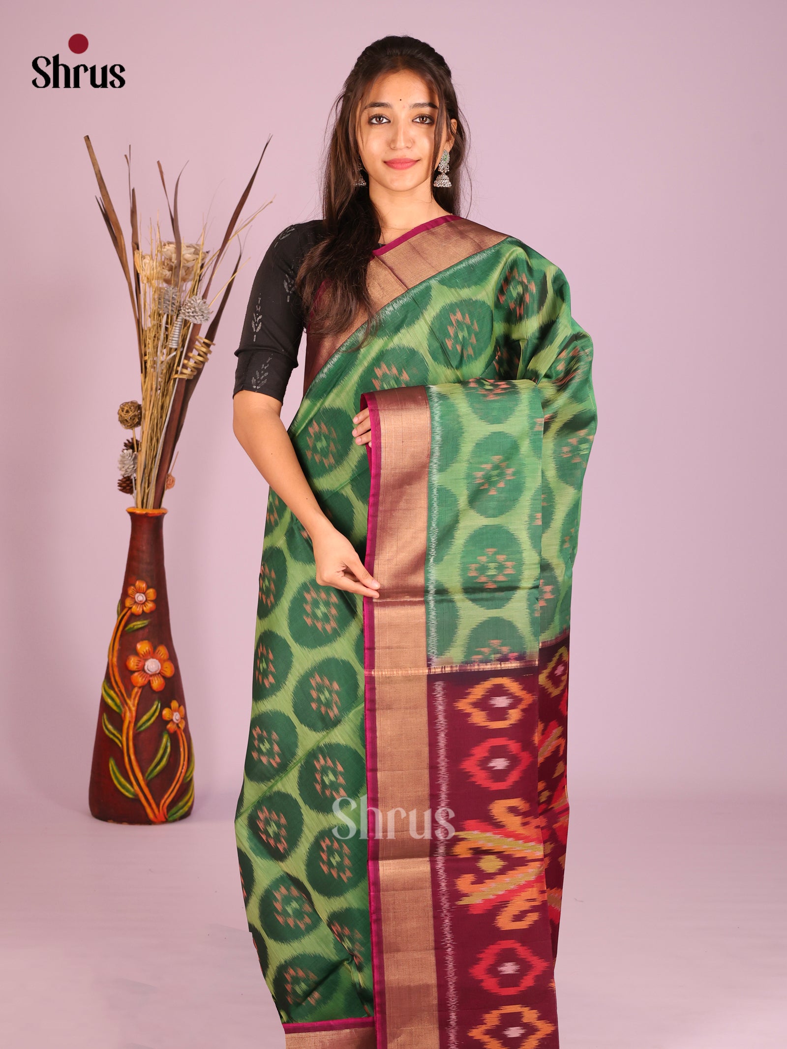 Chic Pista Green Pochampally Sarees With Dark MAroon Zari Border