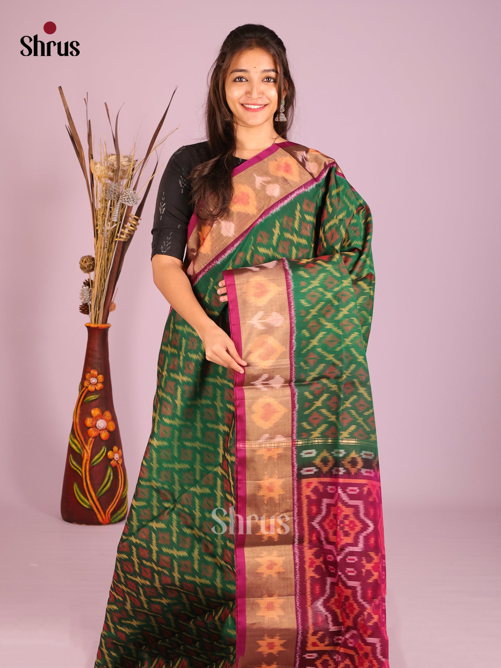 Luxurious Green Pochampally Silk Cotton Saree & Purple Ikkat Pallu - Shop on Shrus.com