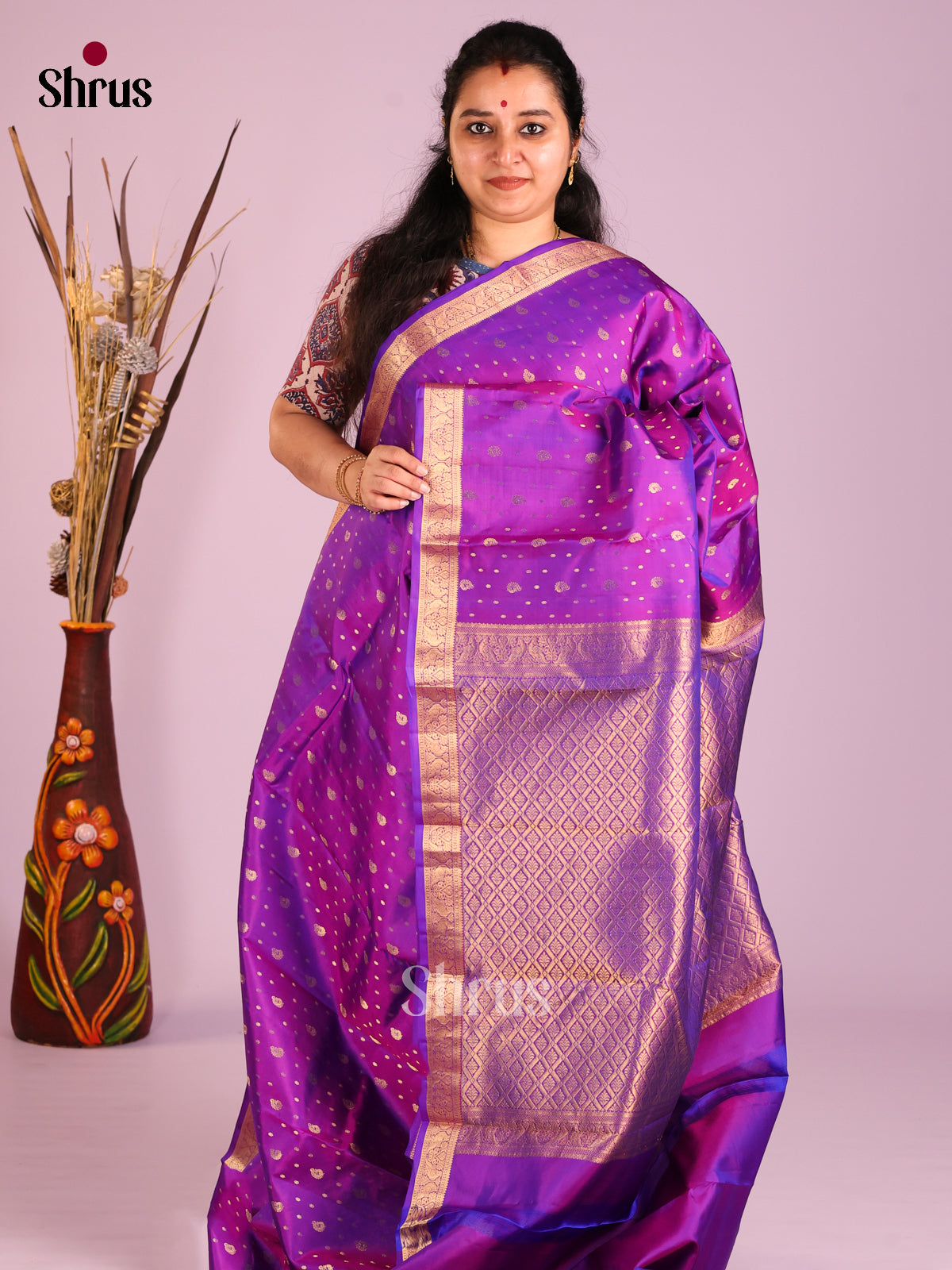 Purple single tone Kanchipuram Butta design Saree gleams with zari floral buttas