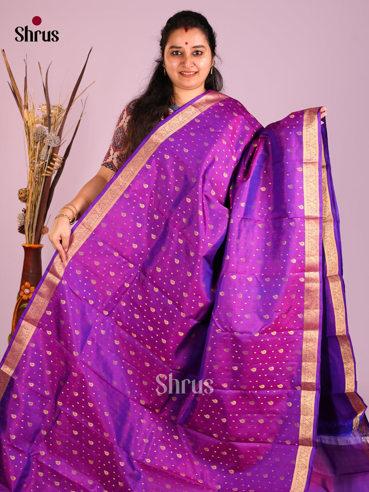 Purple single tone Kanchipuram Butta design Saree gleams with zari floral buttas