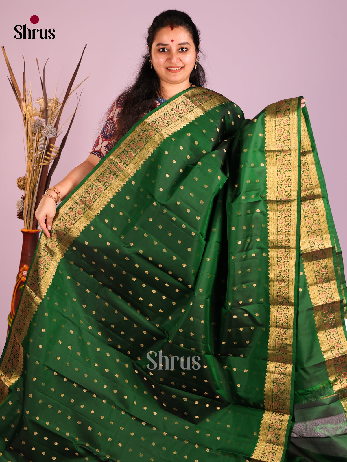 Green single tone Kanchipuram Butta design Saree with rich traditional zari border - Shop on Shrus.com
