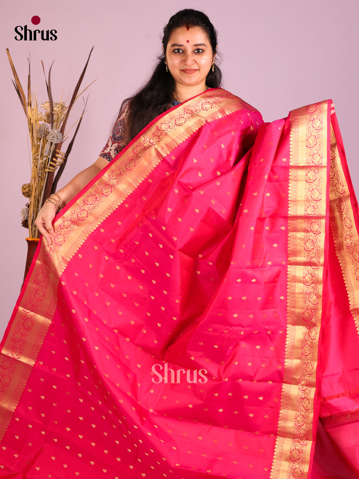 Exquisite Pink Kanjivaram Saree with Small Buttas & zari brocade pallu 1