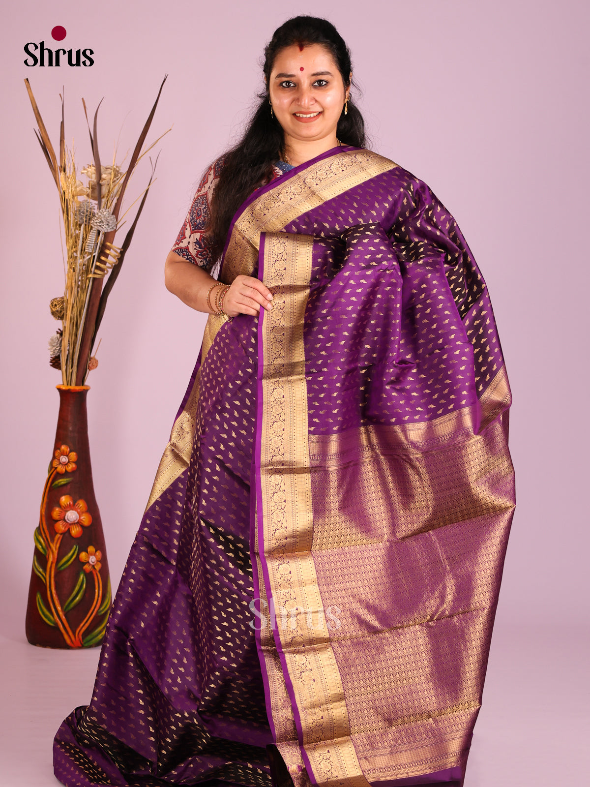 Violet Single Tone Kanchipuram Butta design Saree gleams with zari buttas