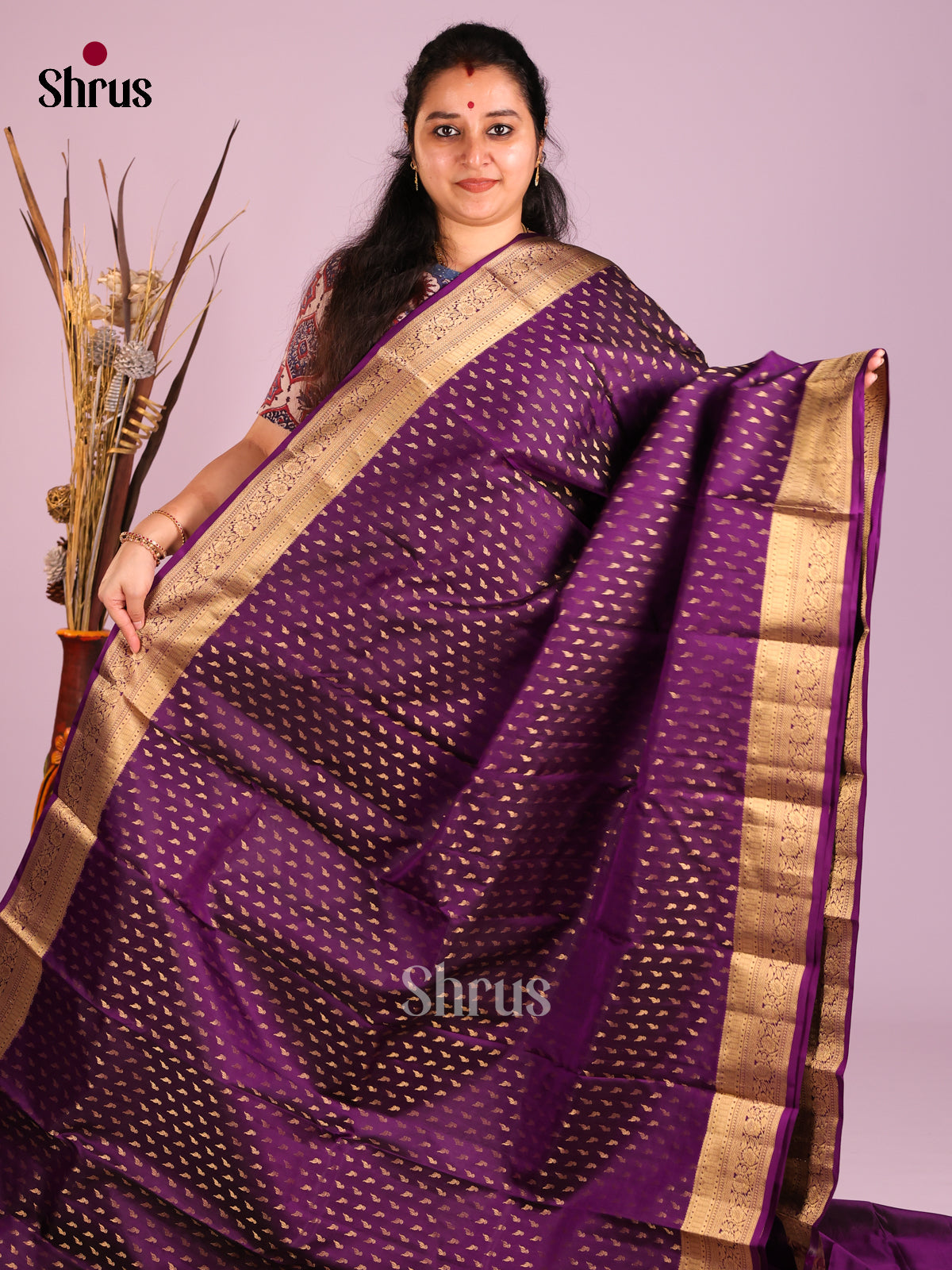Violet Single Tone Kanchipuram Butta design Saree gleams with zari buttas