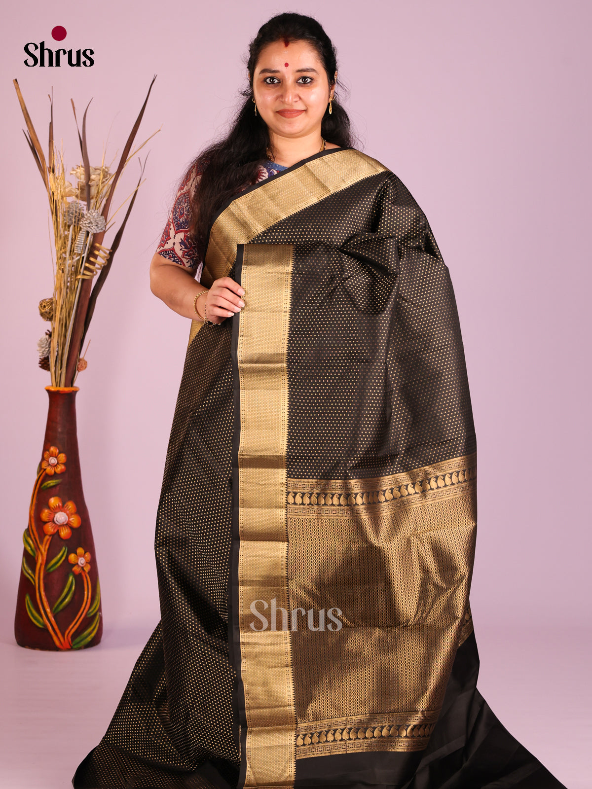 Black Single Tone Kanchipuram Butta design Saree with rich zari border
