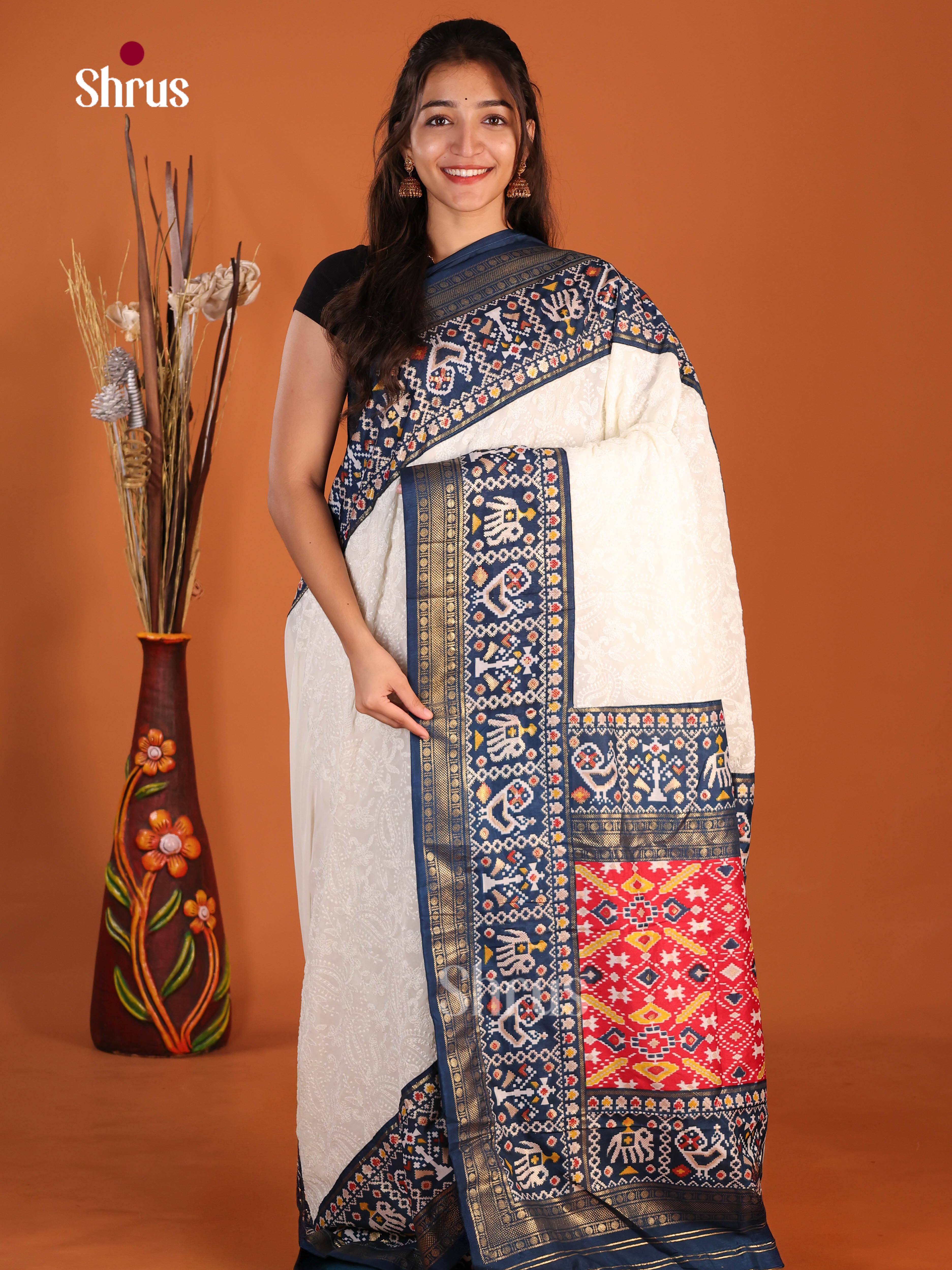 DIS14655 - Semi Ikkat Saree