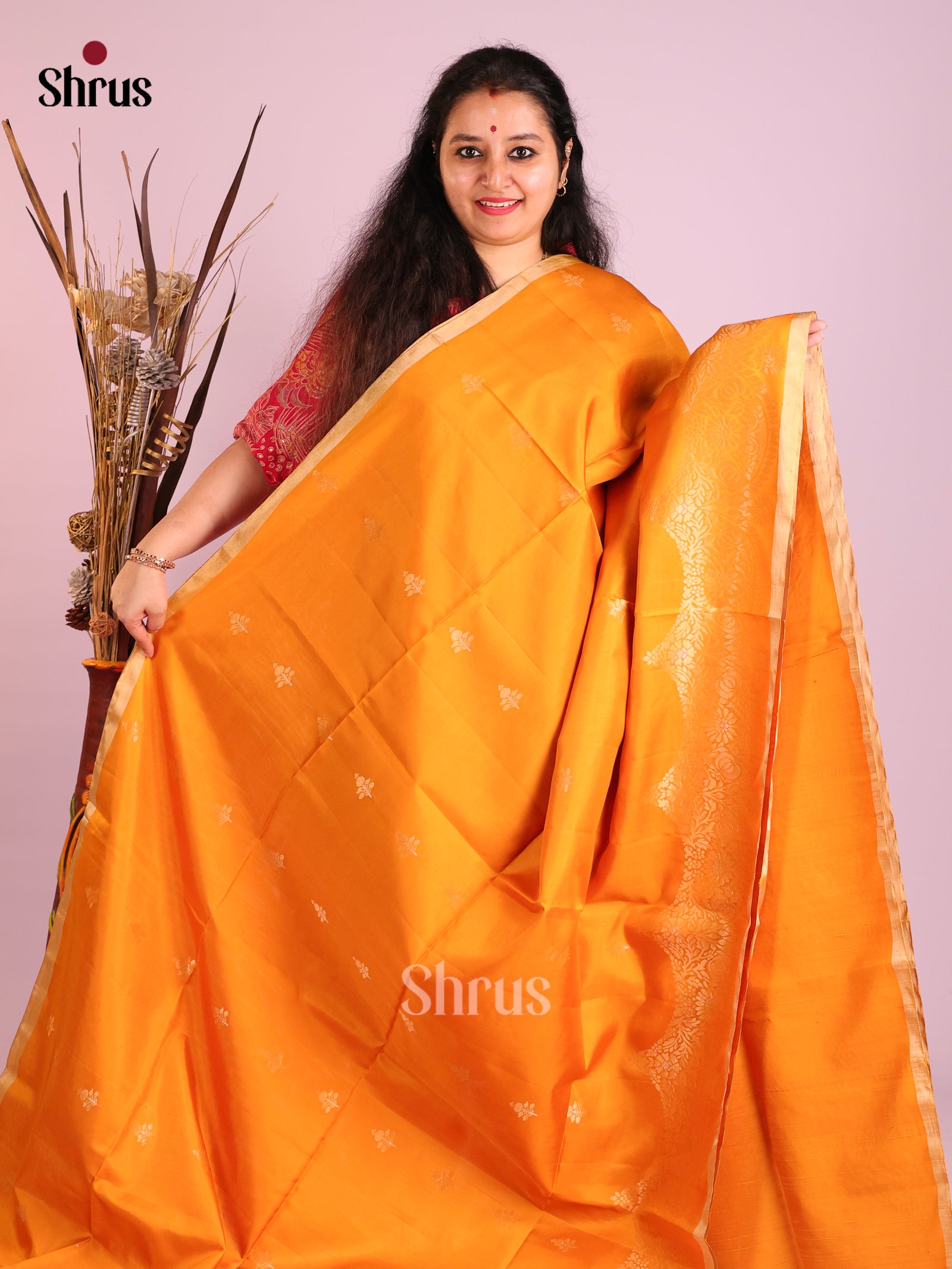 Opulent Mambazha Yellow Soft Silk Saree With Buttas & Brocade Pallu 1