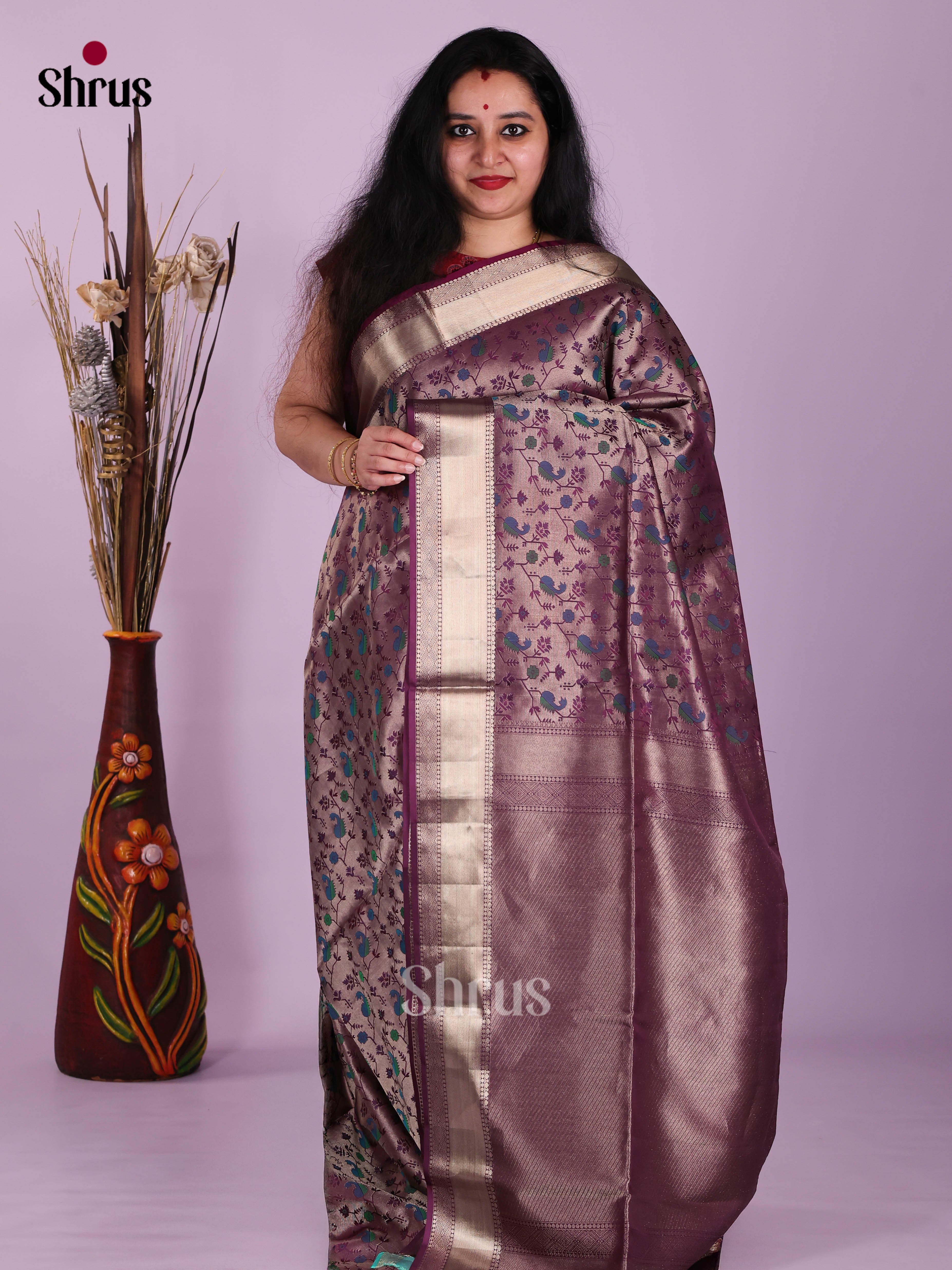 Chic Purple Soft Silk Saree with floral nestling Pattern & Zari Border