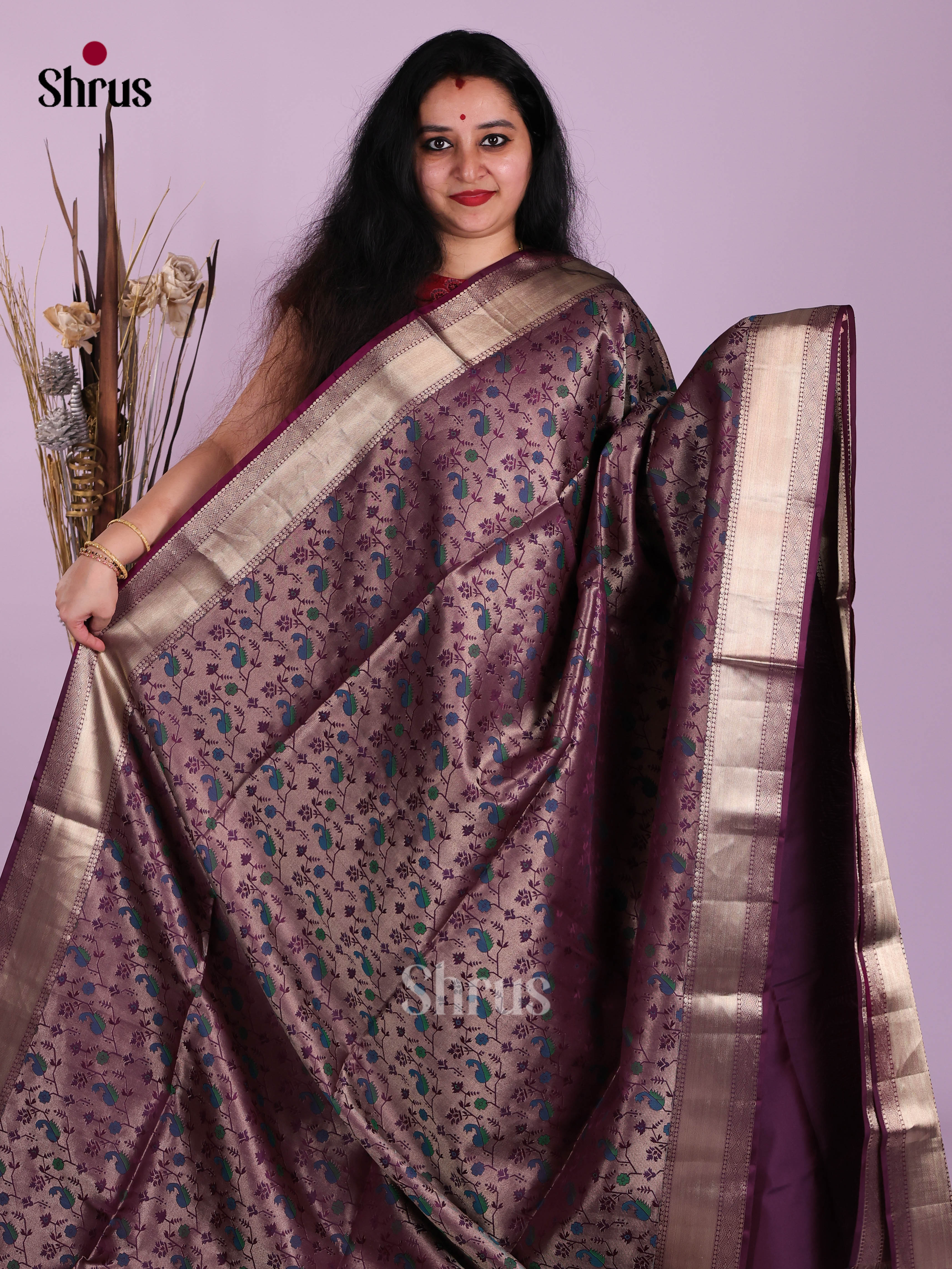 Chic Purple Soft Silk Saree with floral nestling Pattern & Zari Border