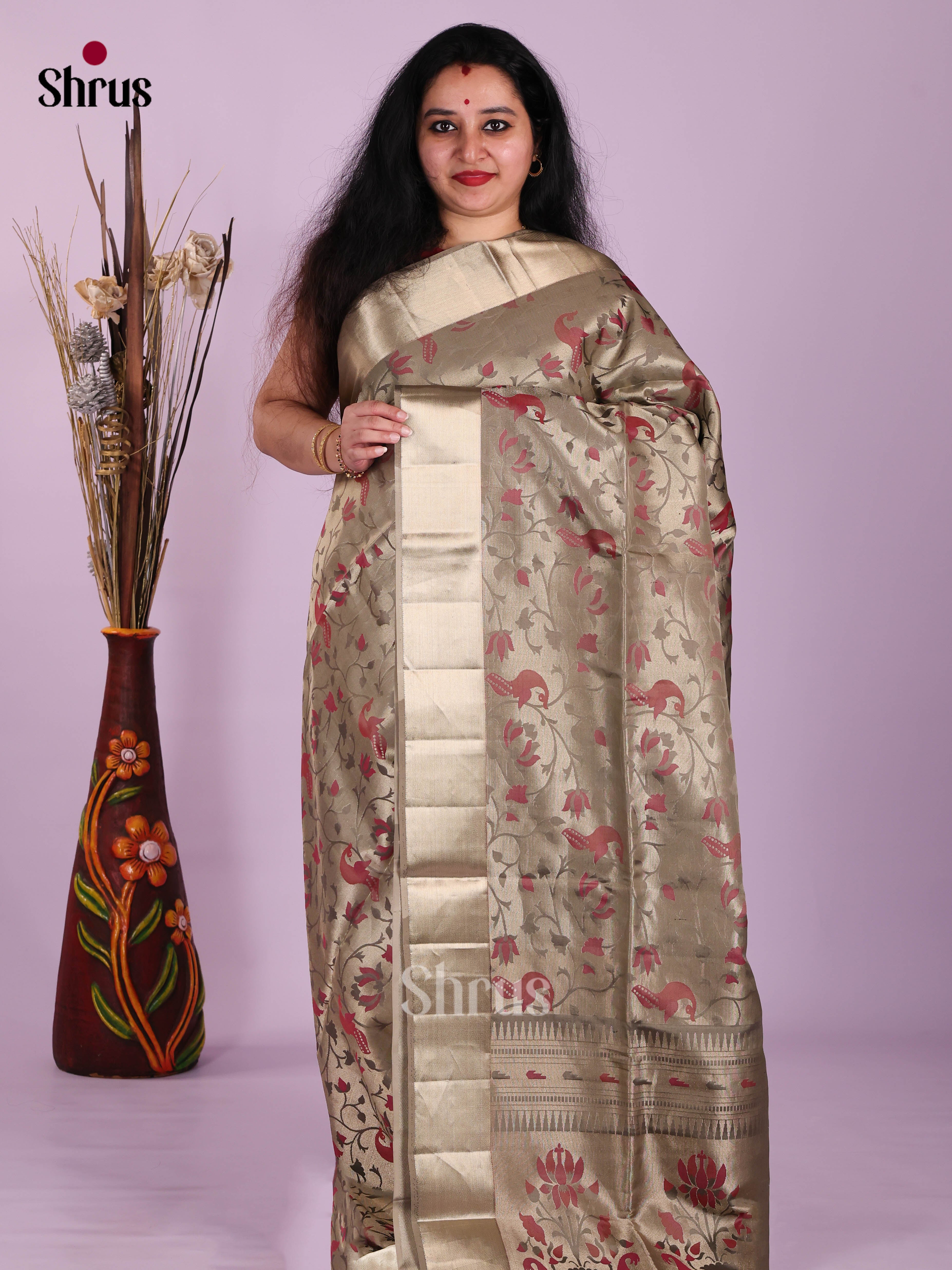 Beautiful Grey Soft Silk Saree with floral nestling Pattern & Kaddi Zari Border