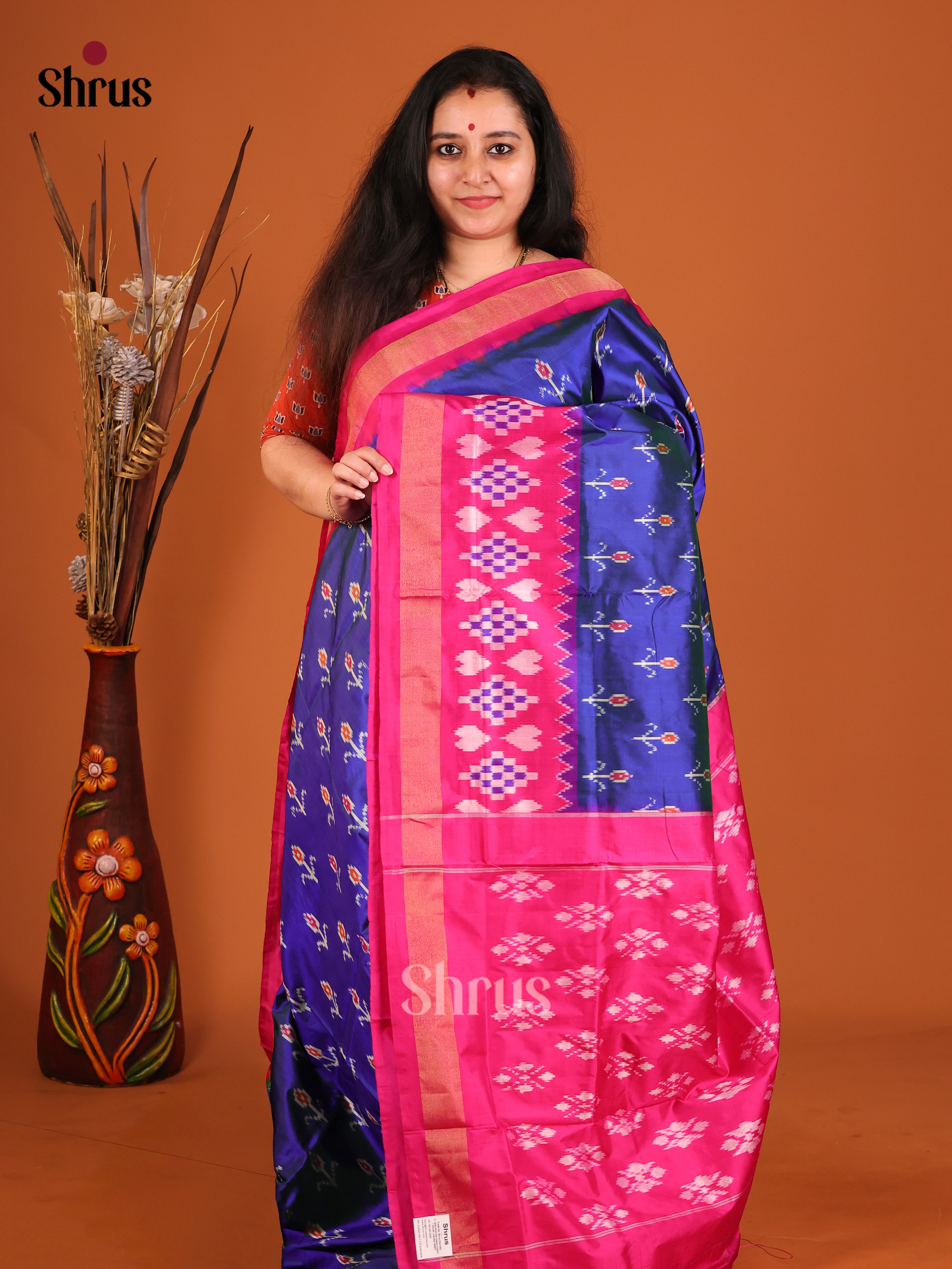 DIS16169 - Ikkat Silk Saree