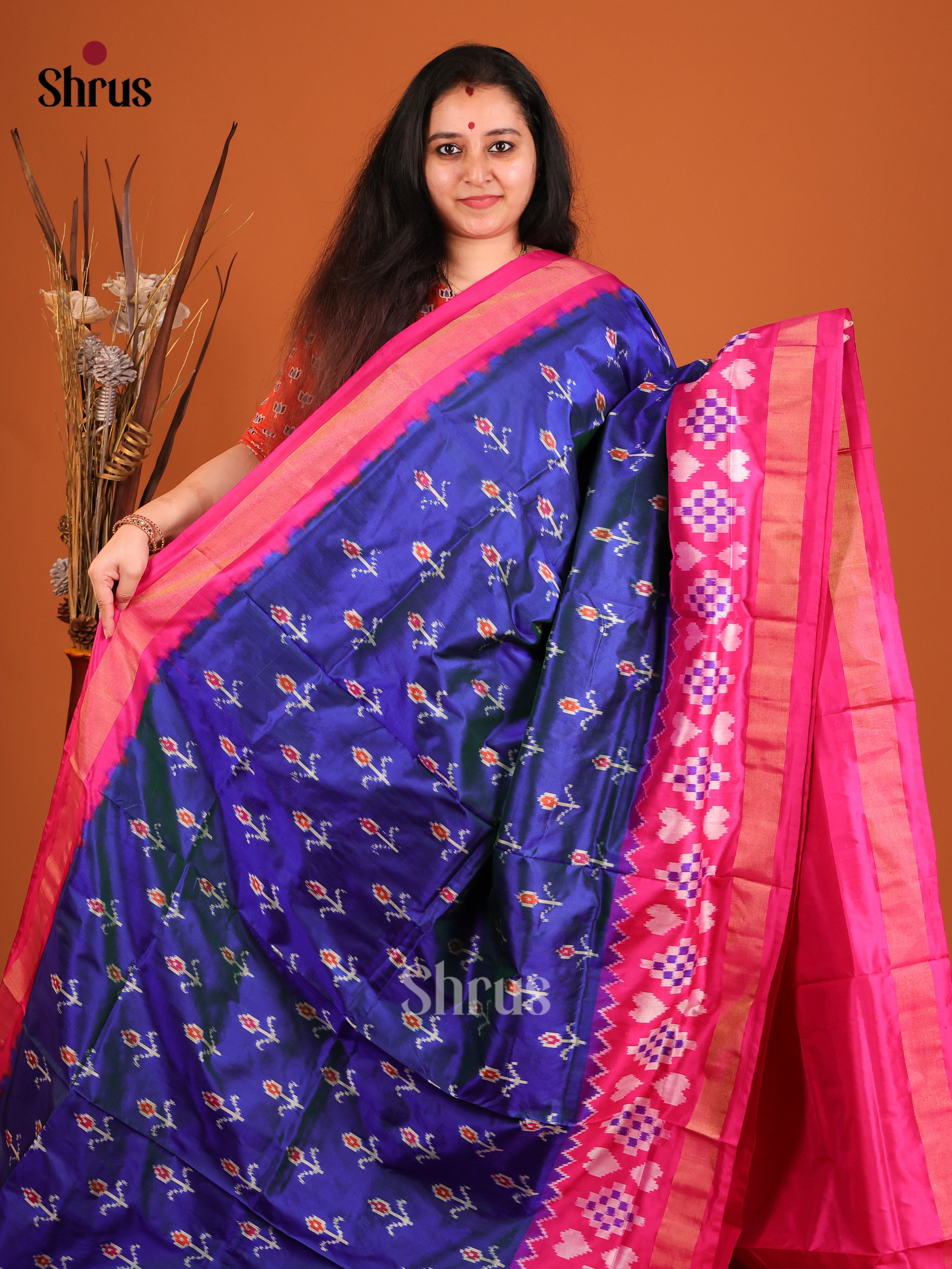 DIS16169 - Ikkat Silk Saree