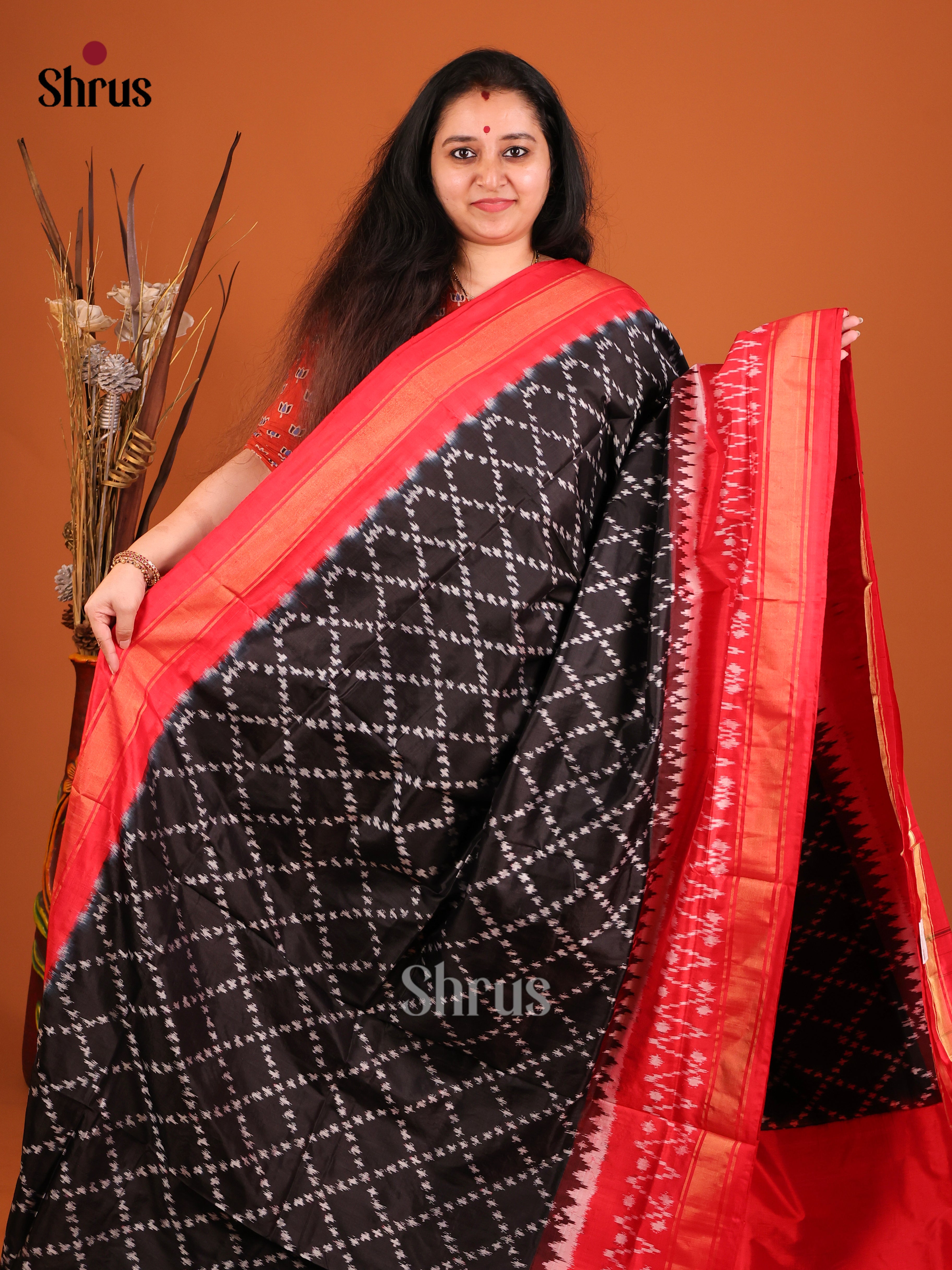 DIS16173 - Ikkat Silk Saree