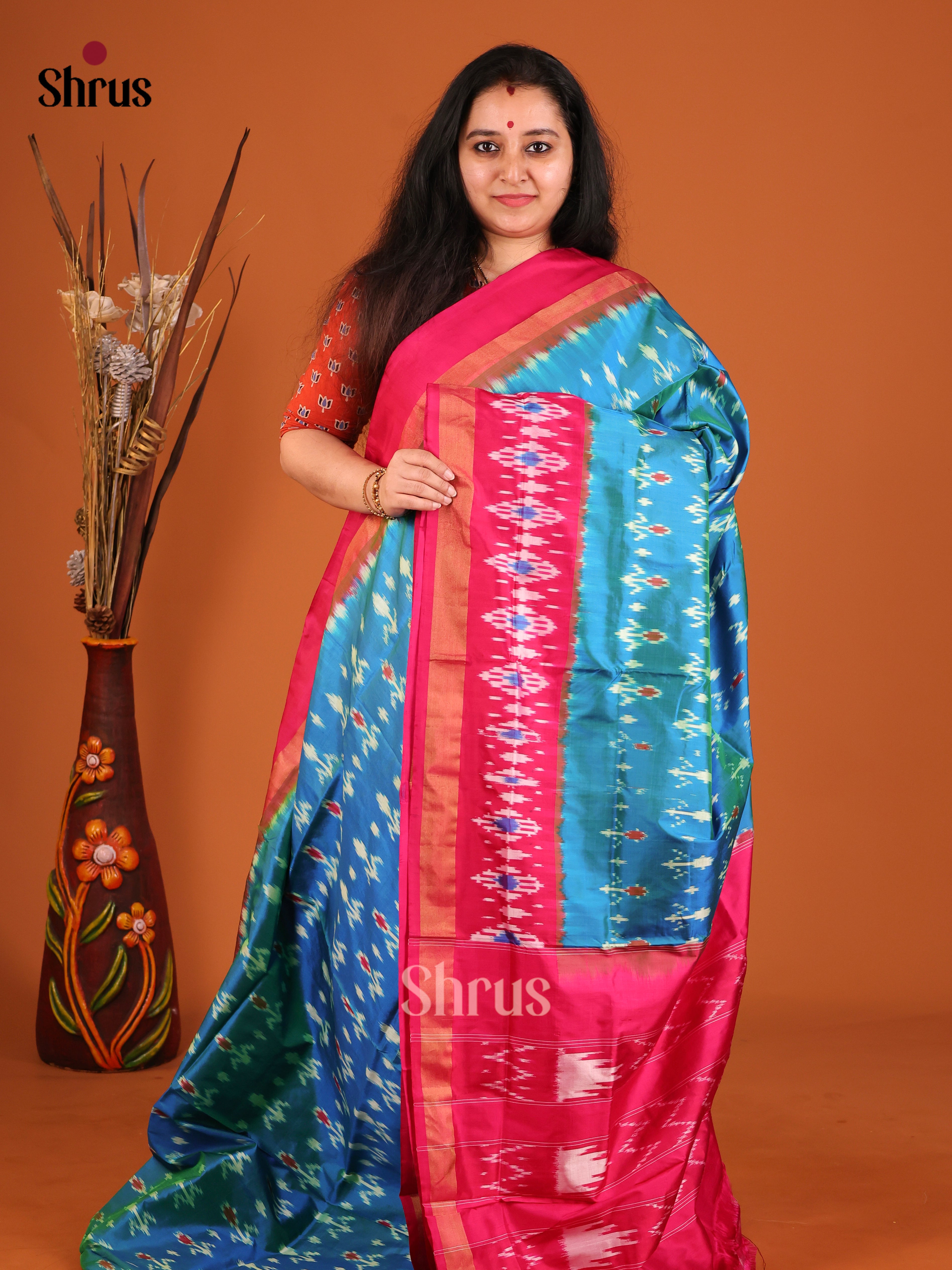 DIS16183 - Ikkat Silk Saree