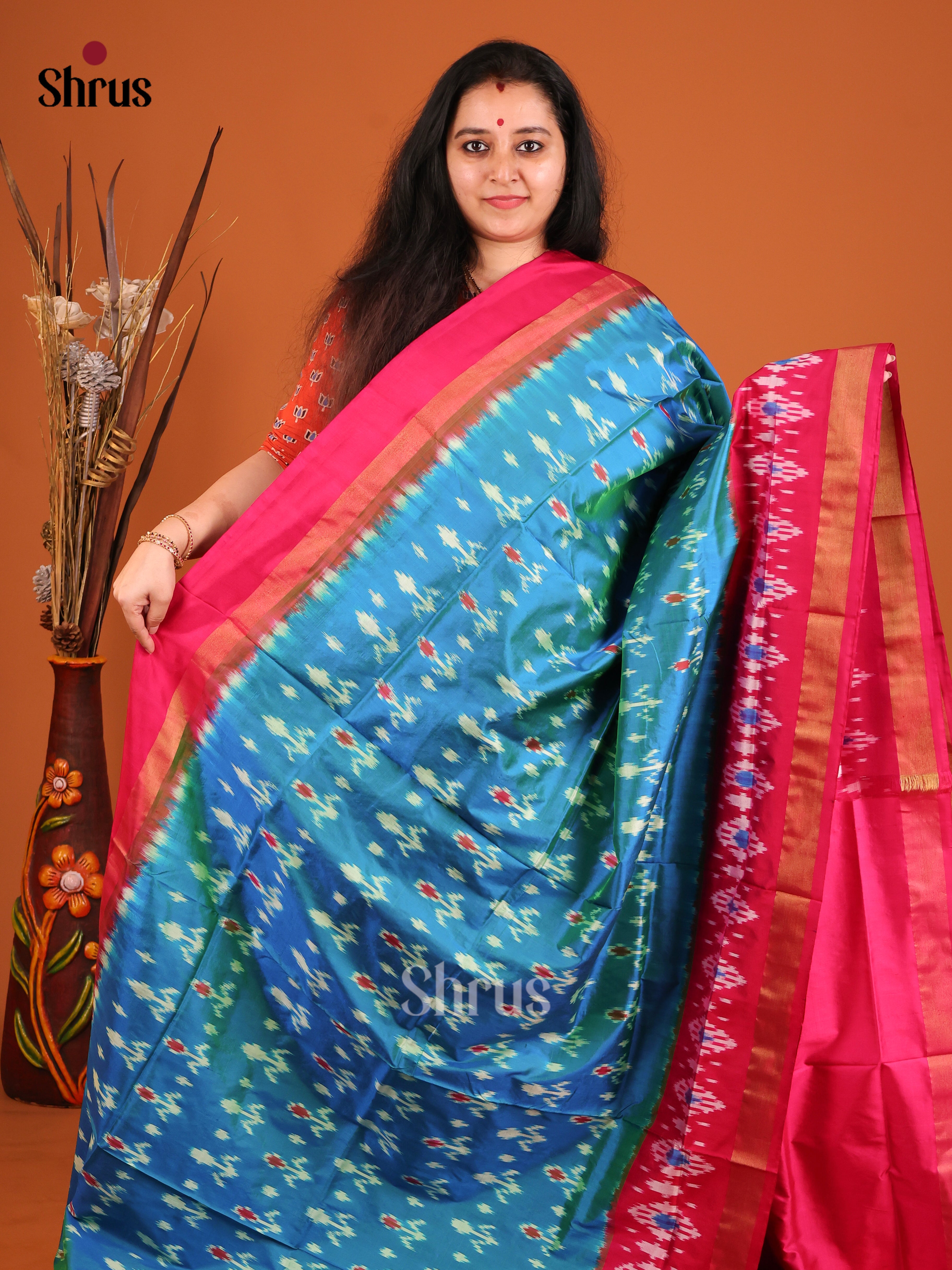 DIS16183 - Ikkat Silk Saree