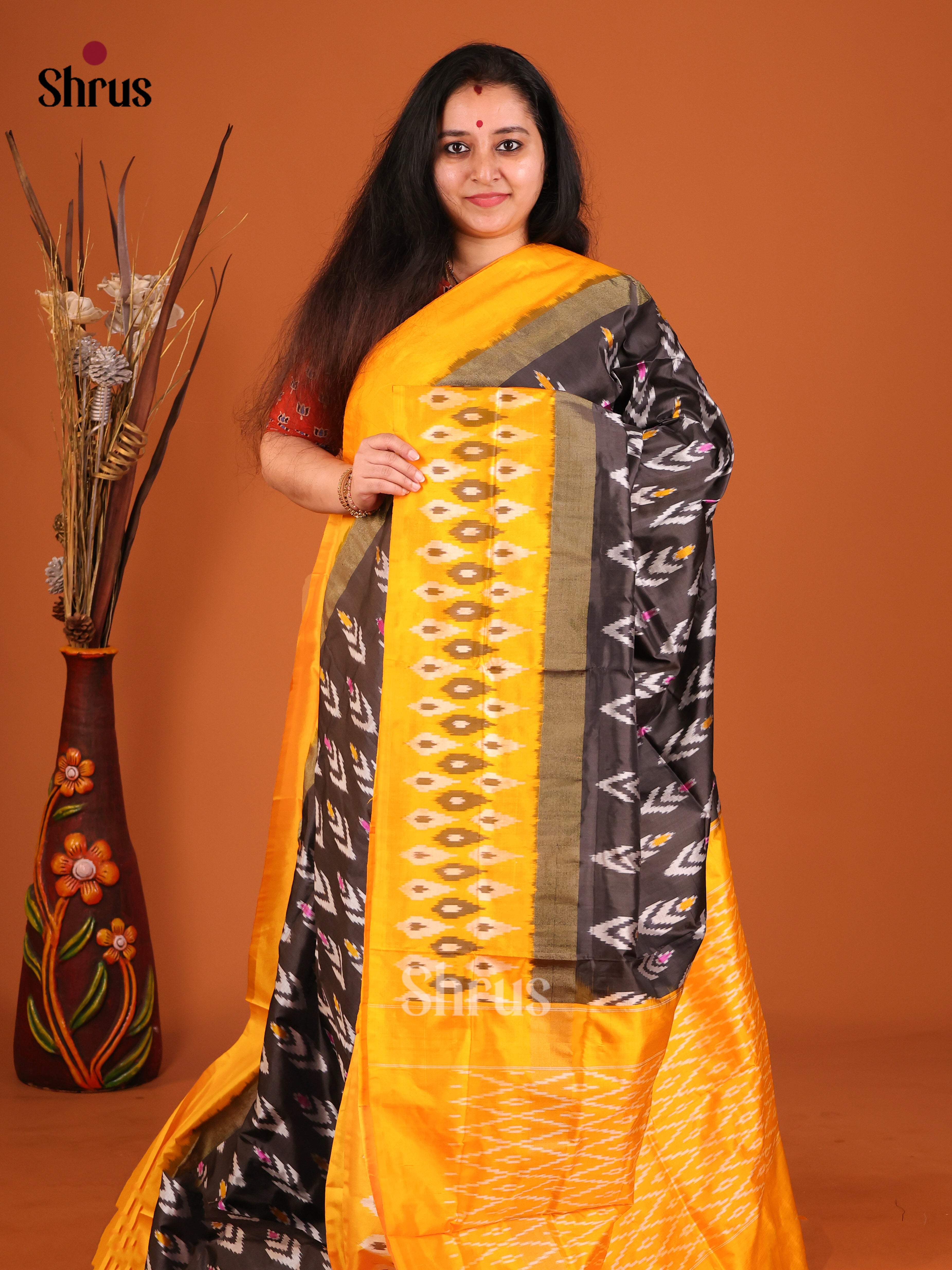 DIS16202 - Ikkat Silk Saree