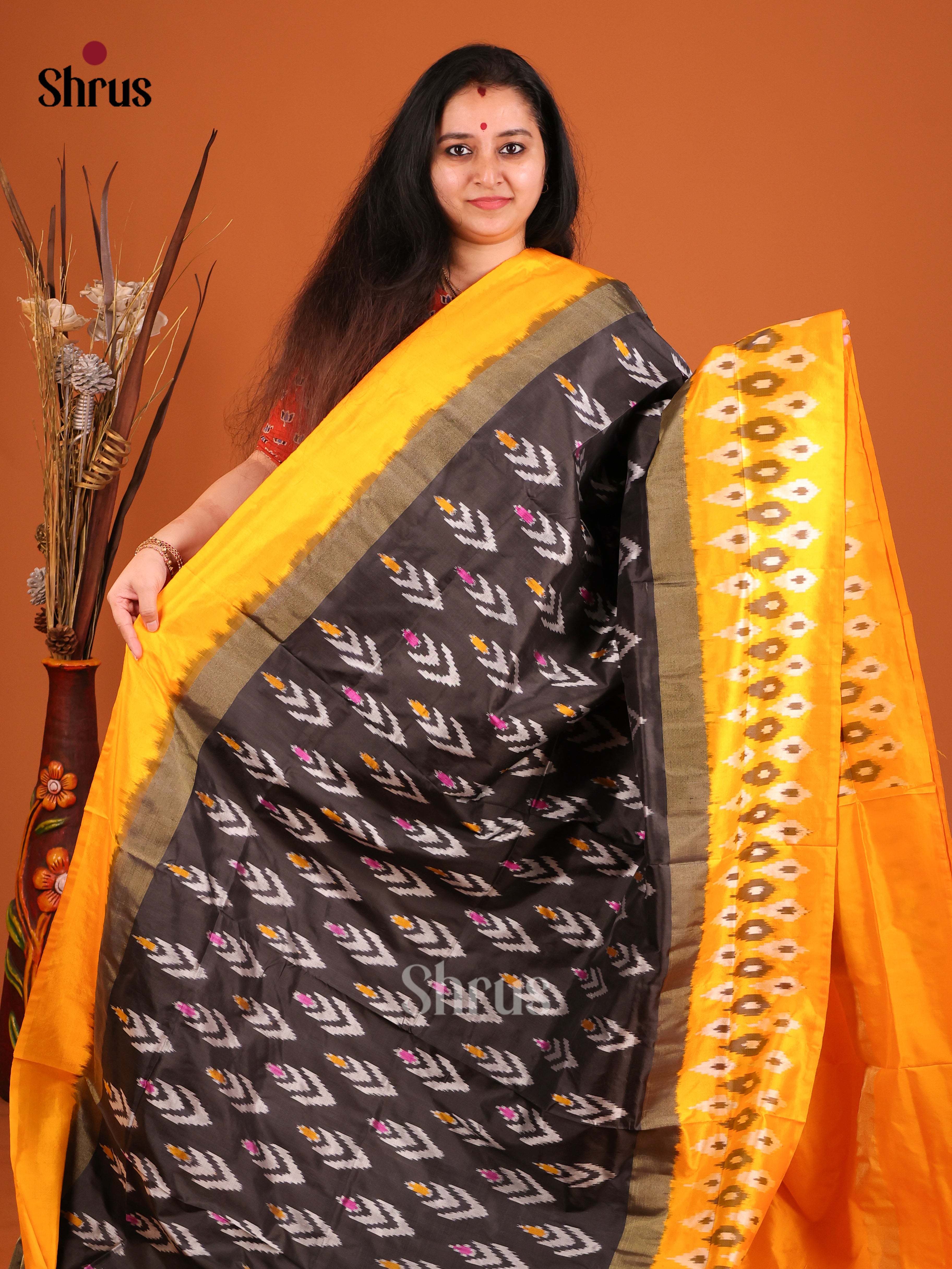 DIS16202 - Ikkat Silk Saree