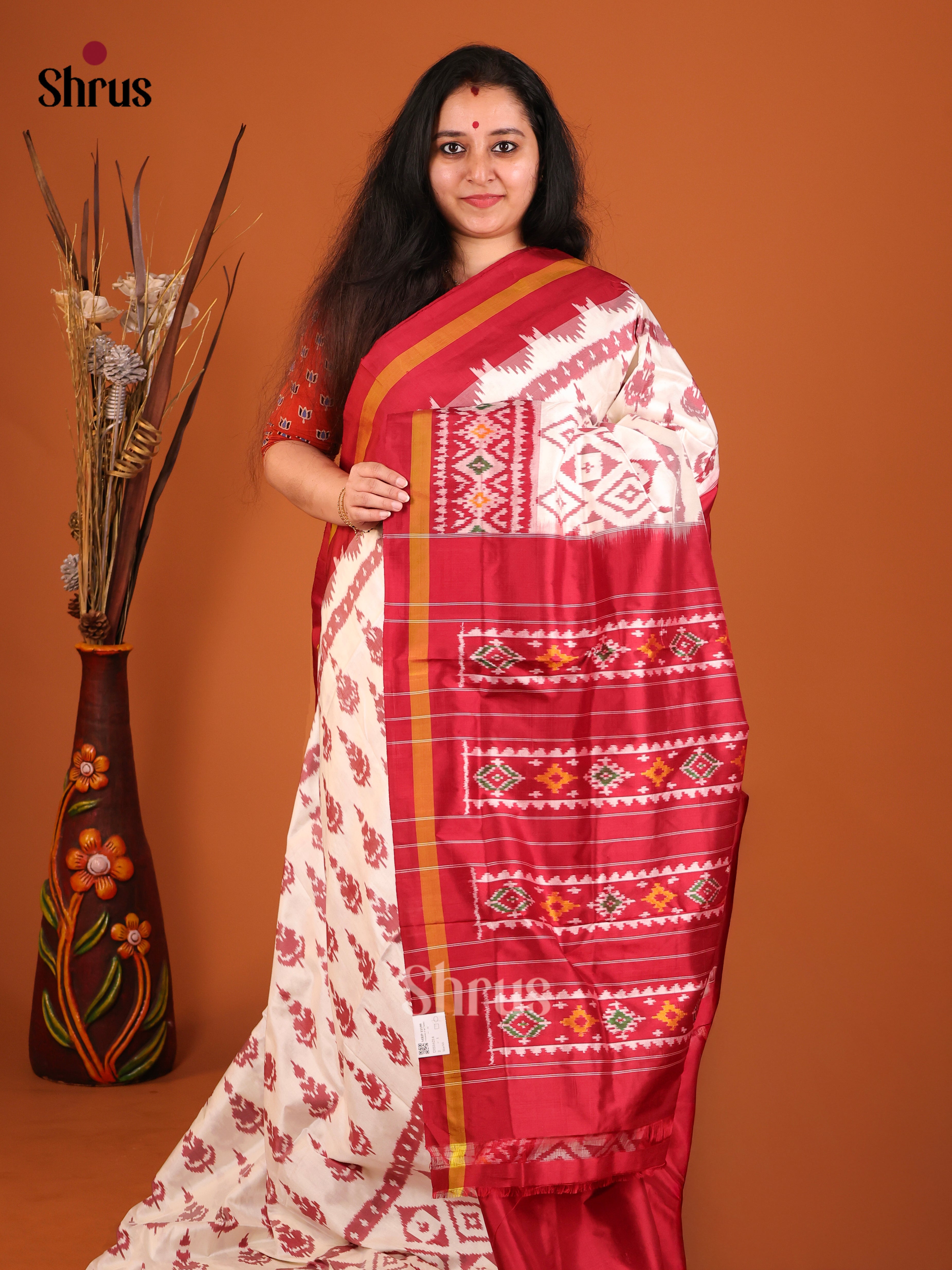 DIS16214 - Ikkat Silk Saree