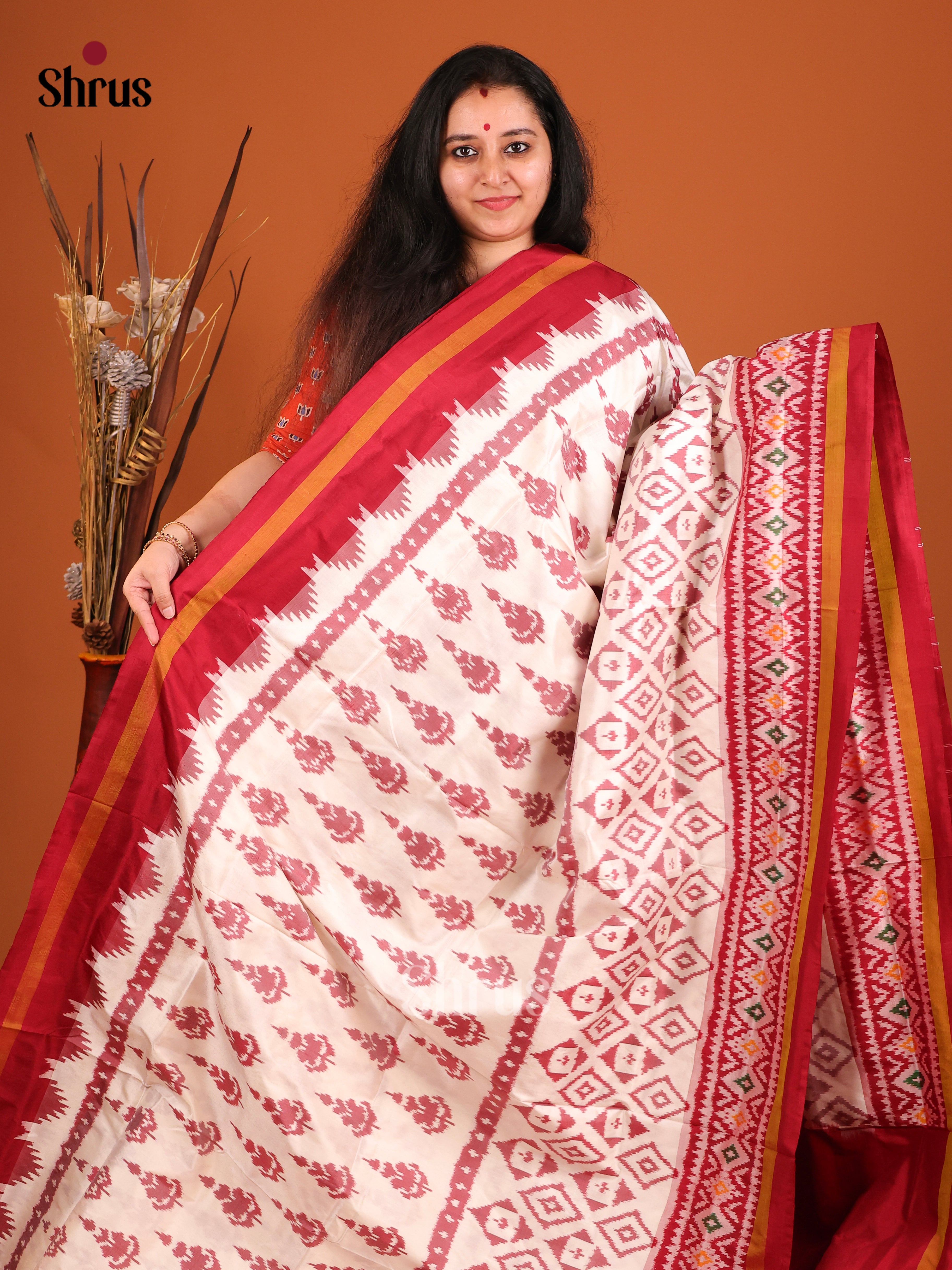 DIS16214 - Ikkat Silk Saree