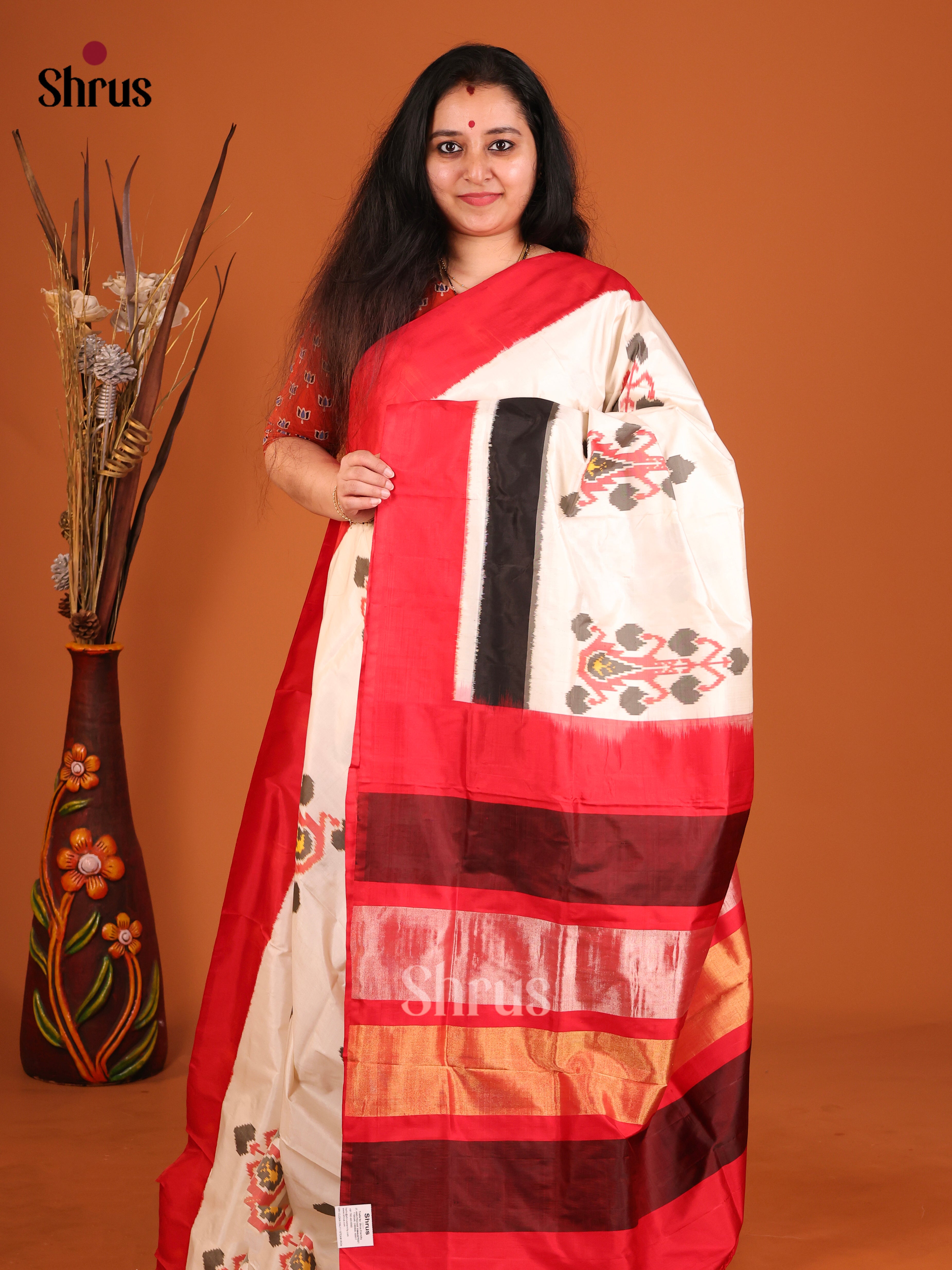 DIS16235 - Ikkat Silk Saree