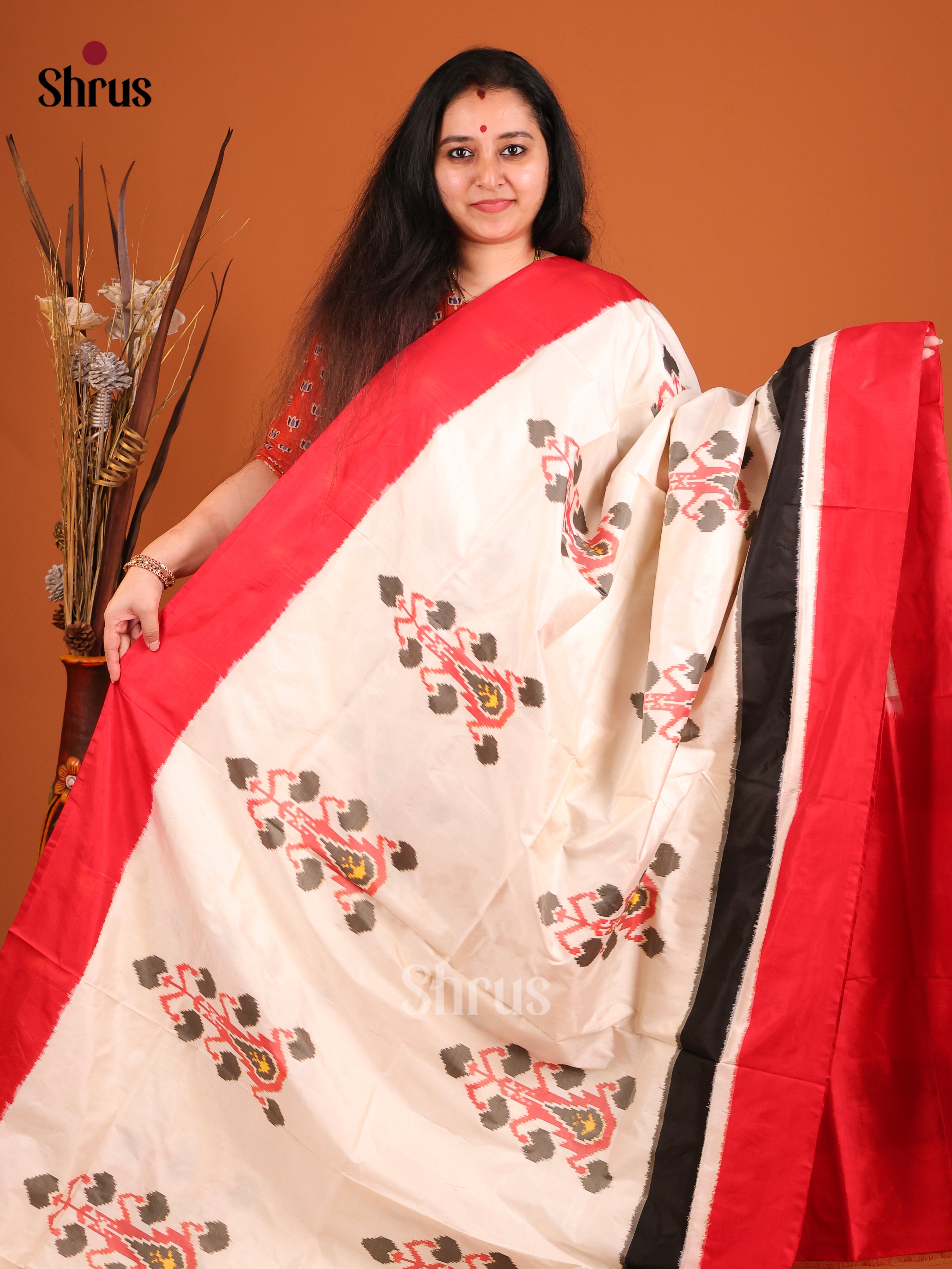 DIS16235 - Ikkat Silk Saree