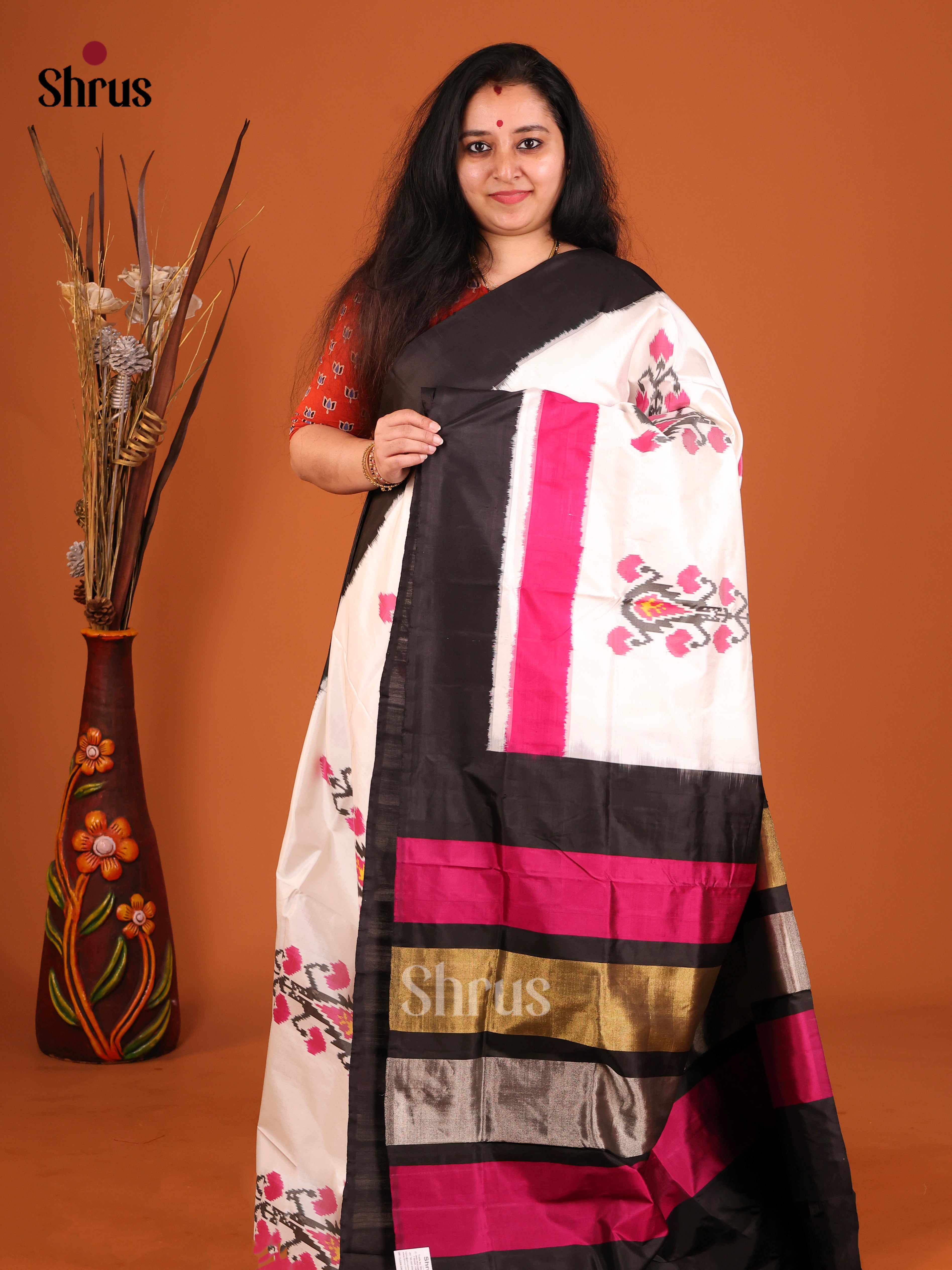 DIS16237 - Ikkat Silk Saree