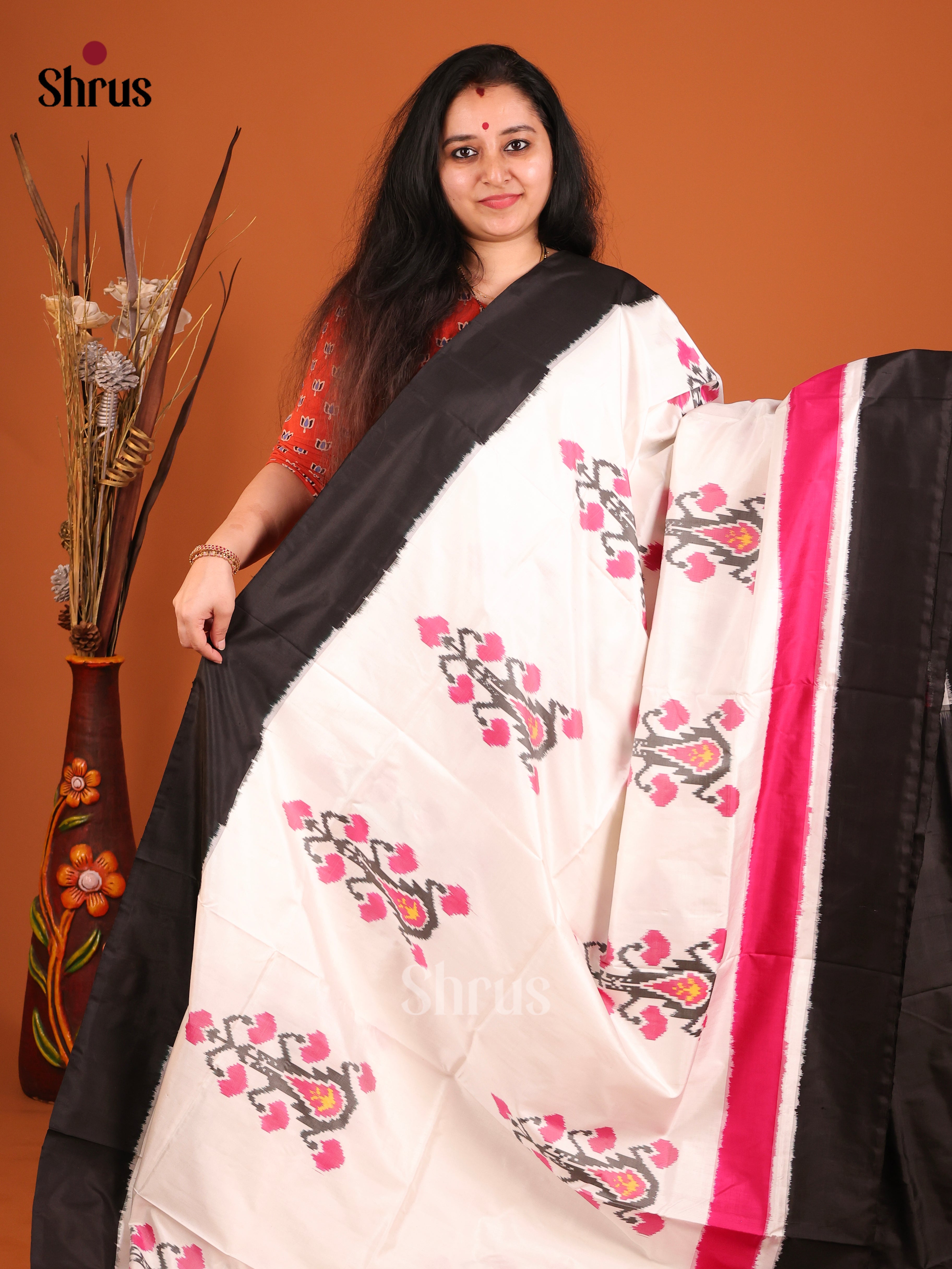 DIS16237 - Ikkat Silk Saree