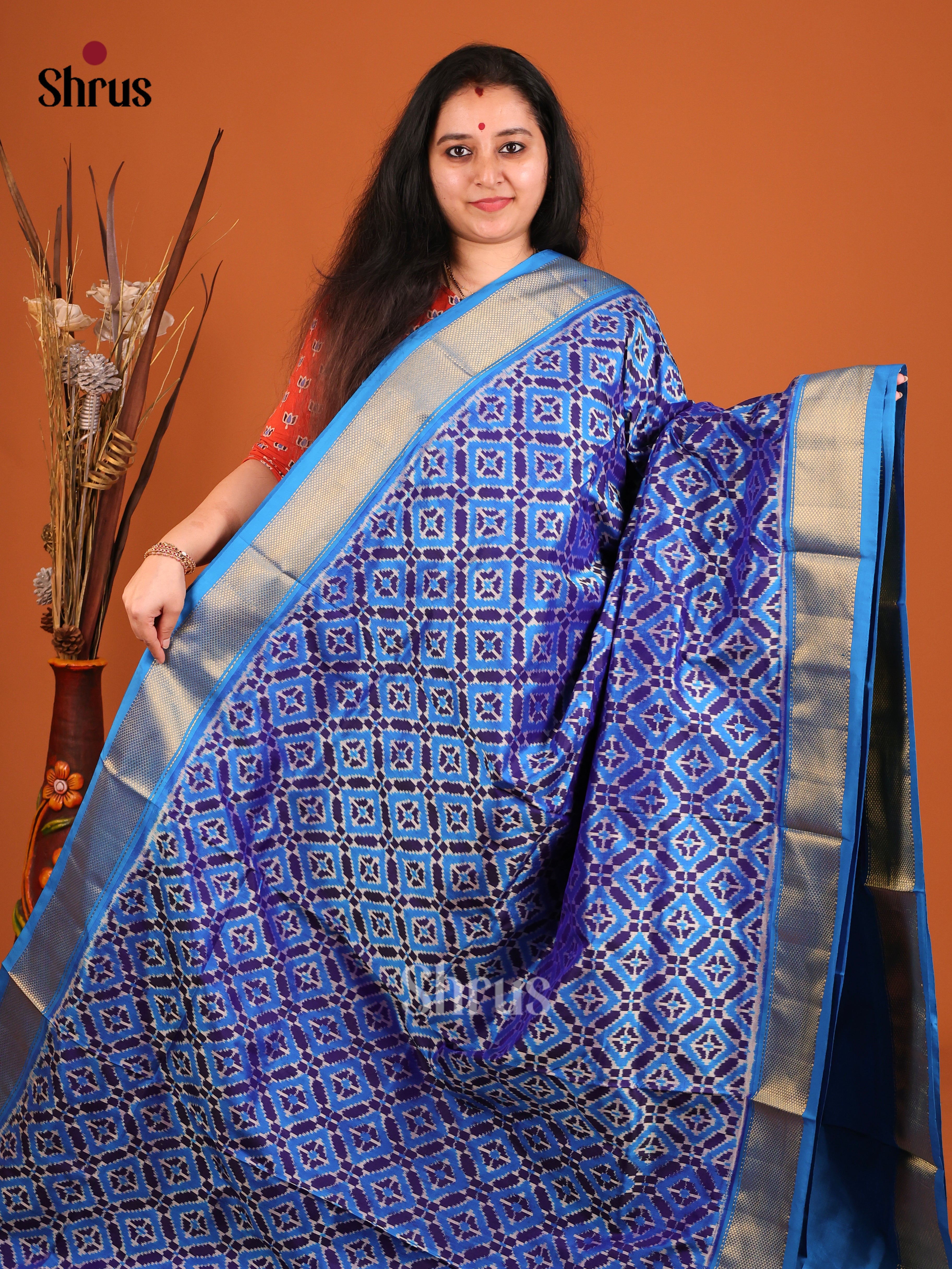 DIS16240 - Ikkat Silk Saree