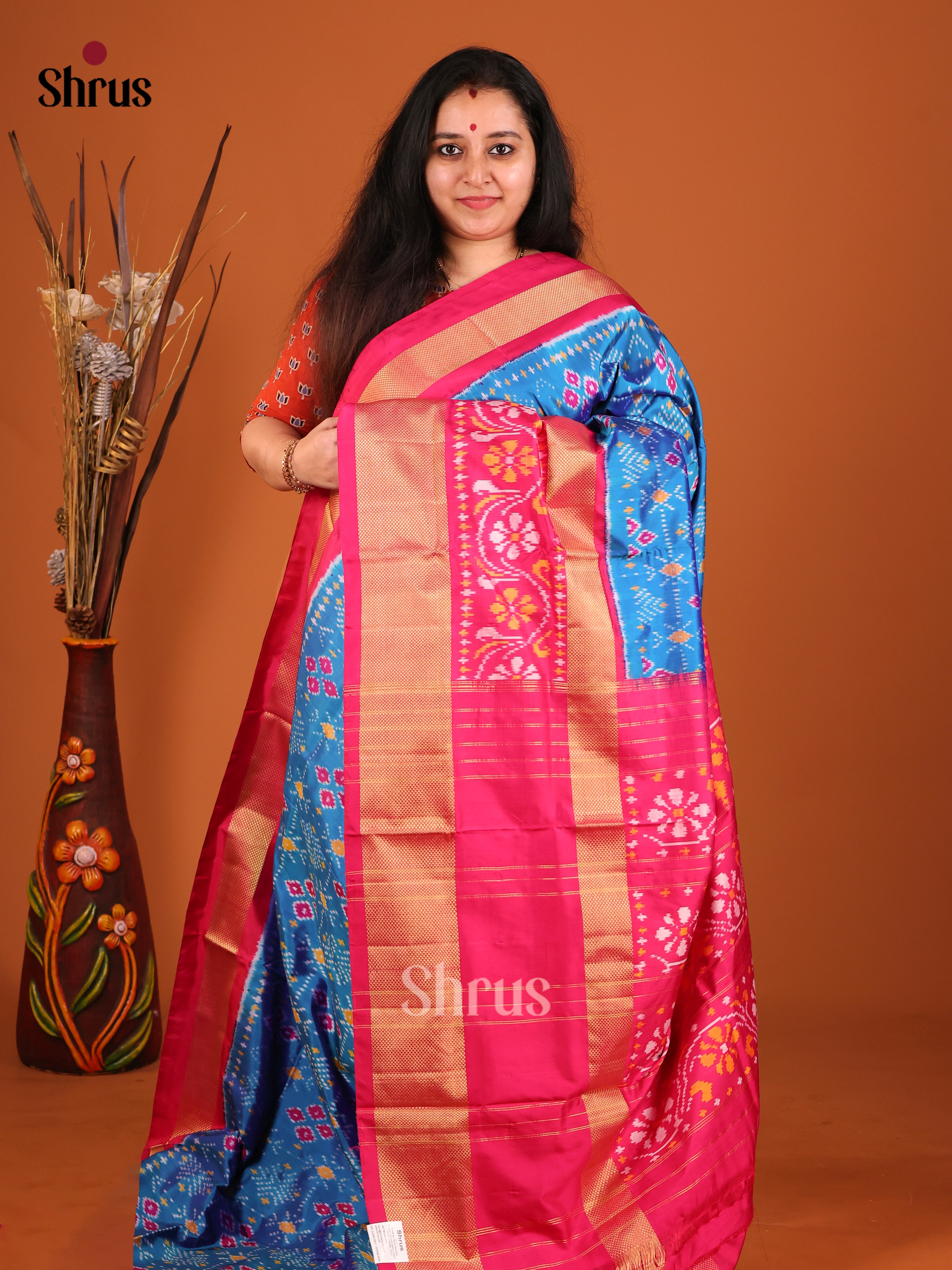 DIS16251 - Ikkat Silk Saree
