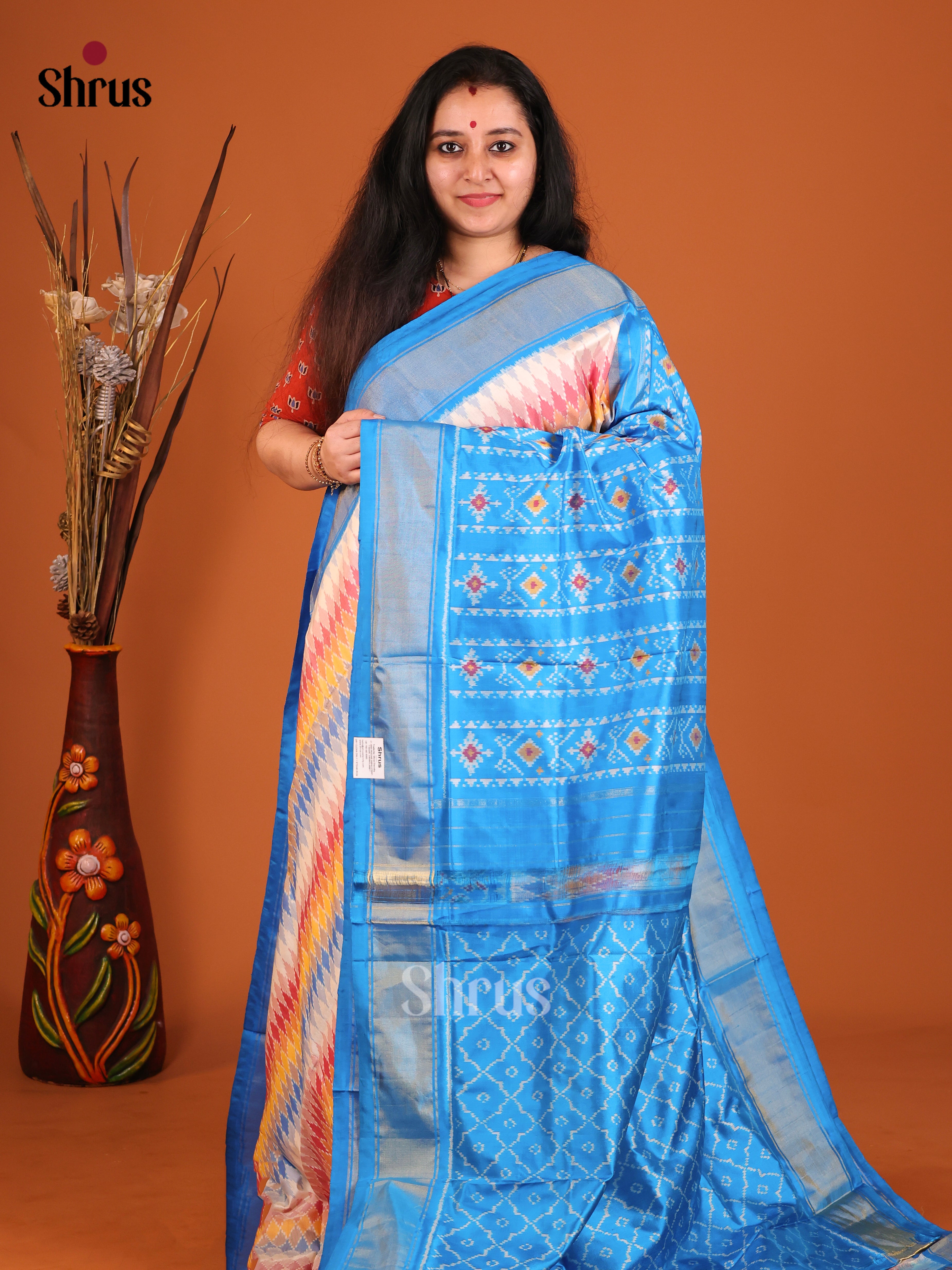 DIS16259 - Ikkat Silk Saree