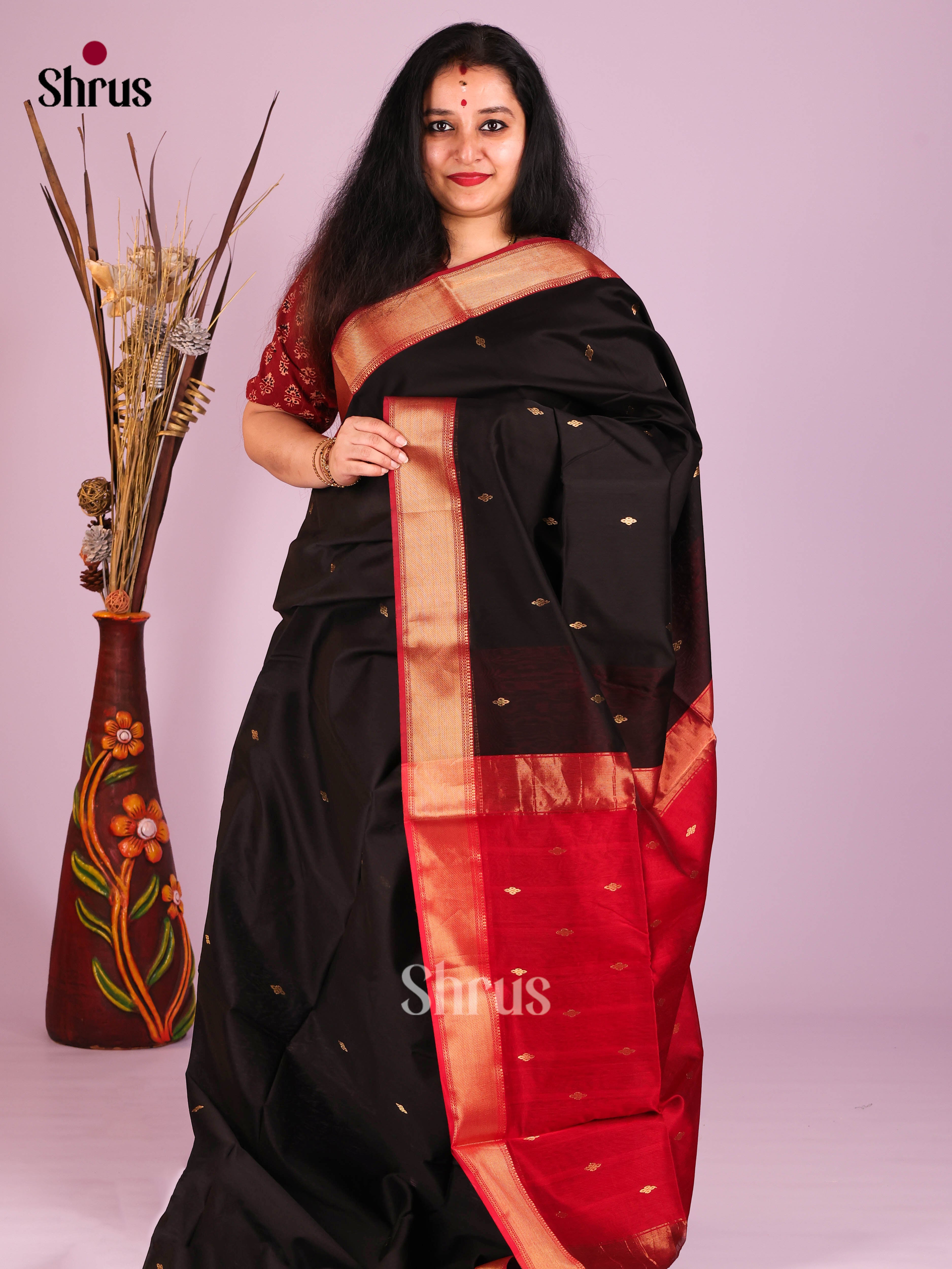 Black & Red - Maheshwari silkcotton Saree