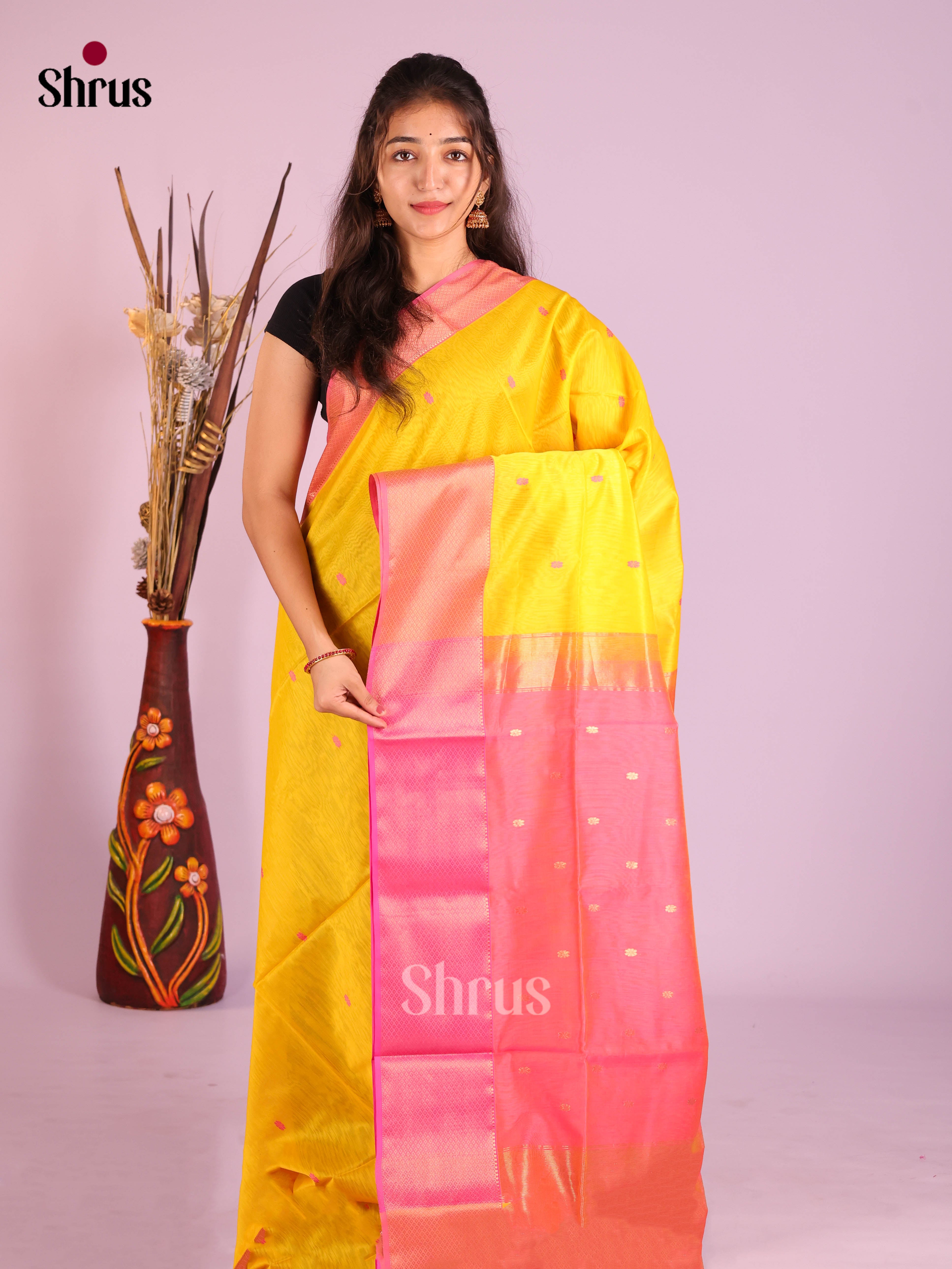 Elegant Yellow Maheshwari silk cotton Saree With Thread Buttas & Pink Zari Border
