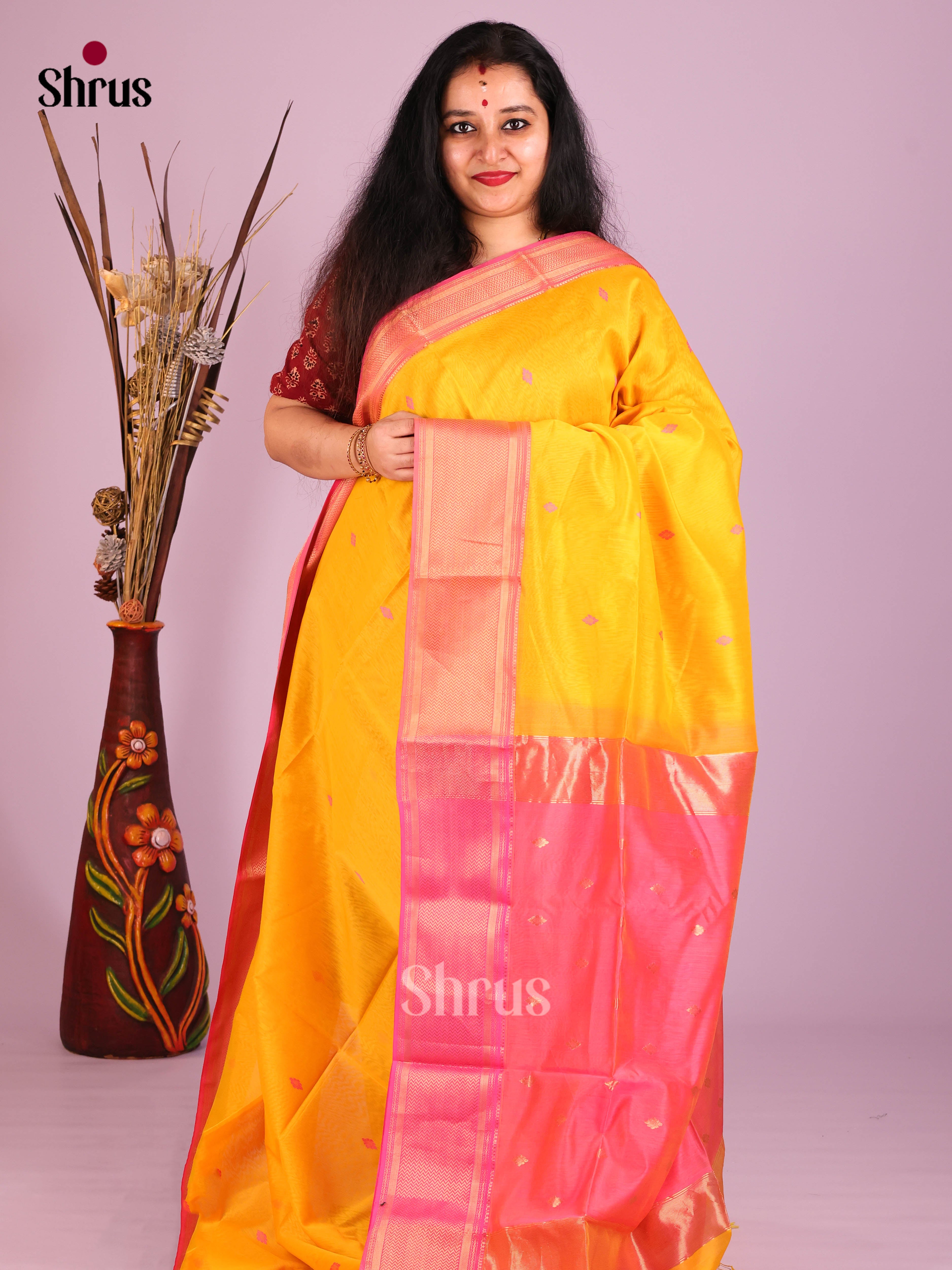 Regal Yellow Maheshwari Cotton Silk Saree With Thread Buttas & Zari Woven Pallu