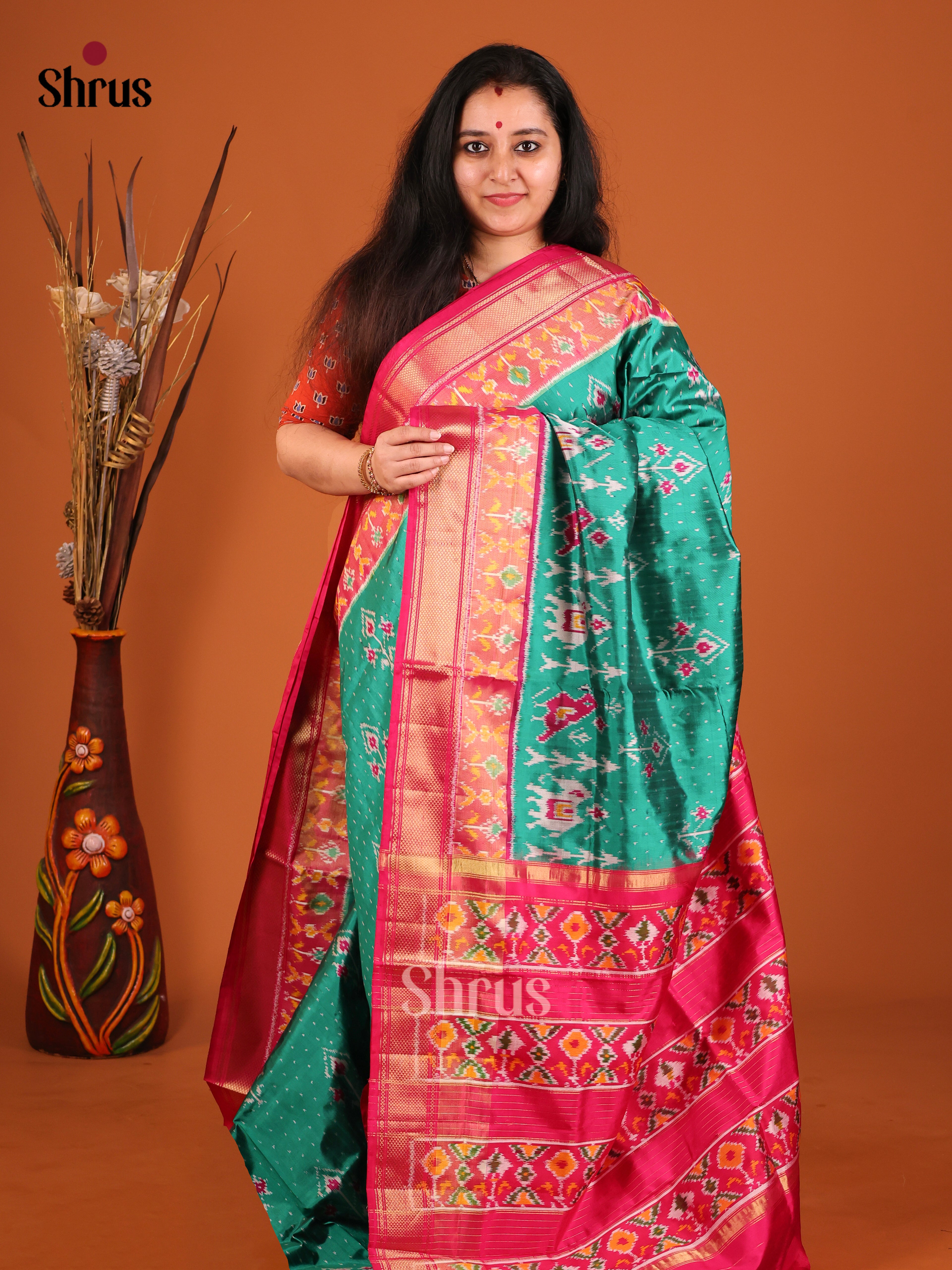 DIS16519 - Ikkat Silk Saree