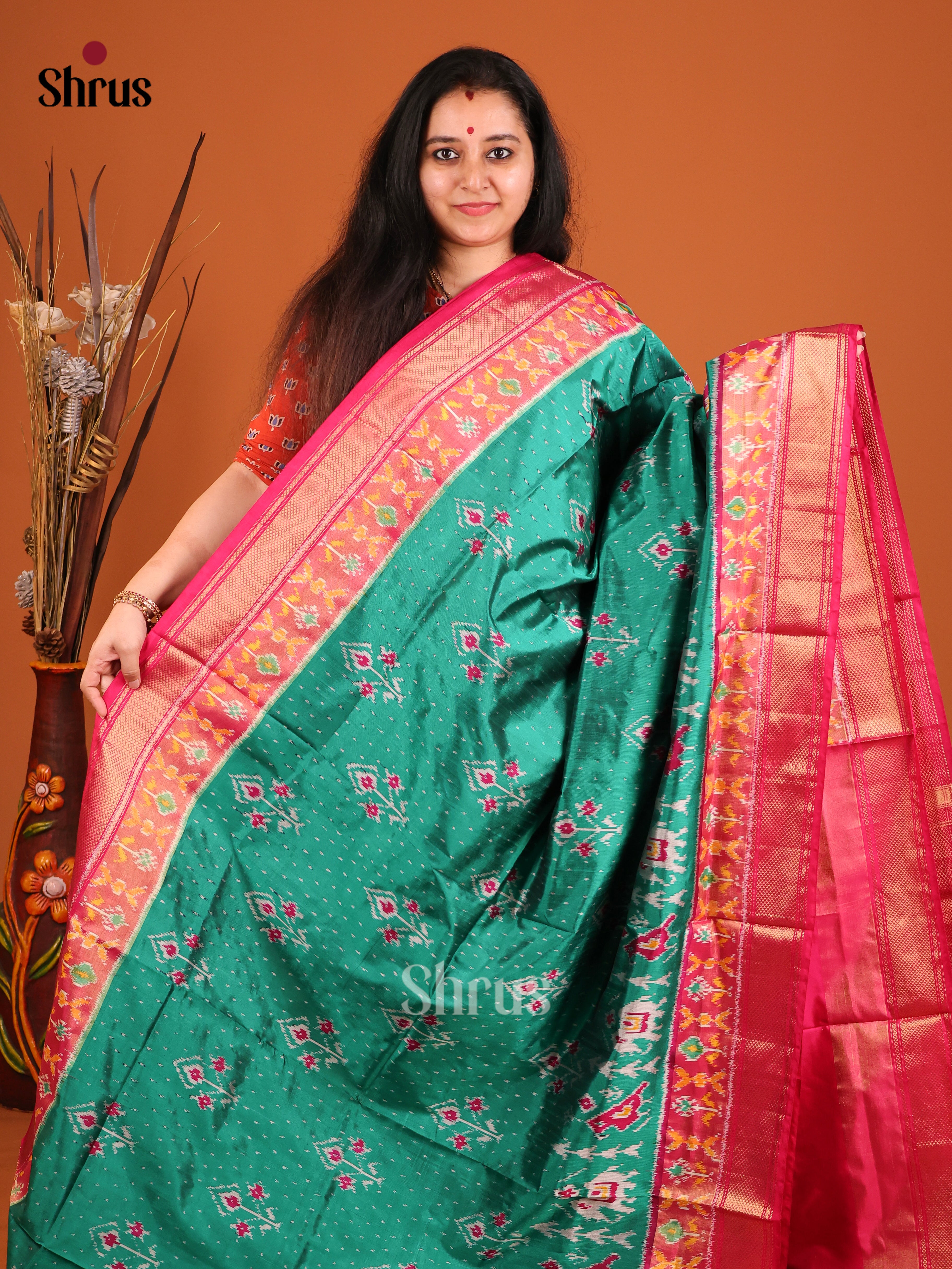 DIS16519 - Ikkat Silk Saree