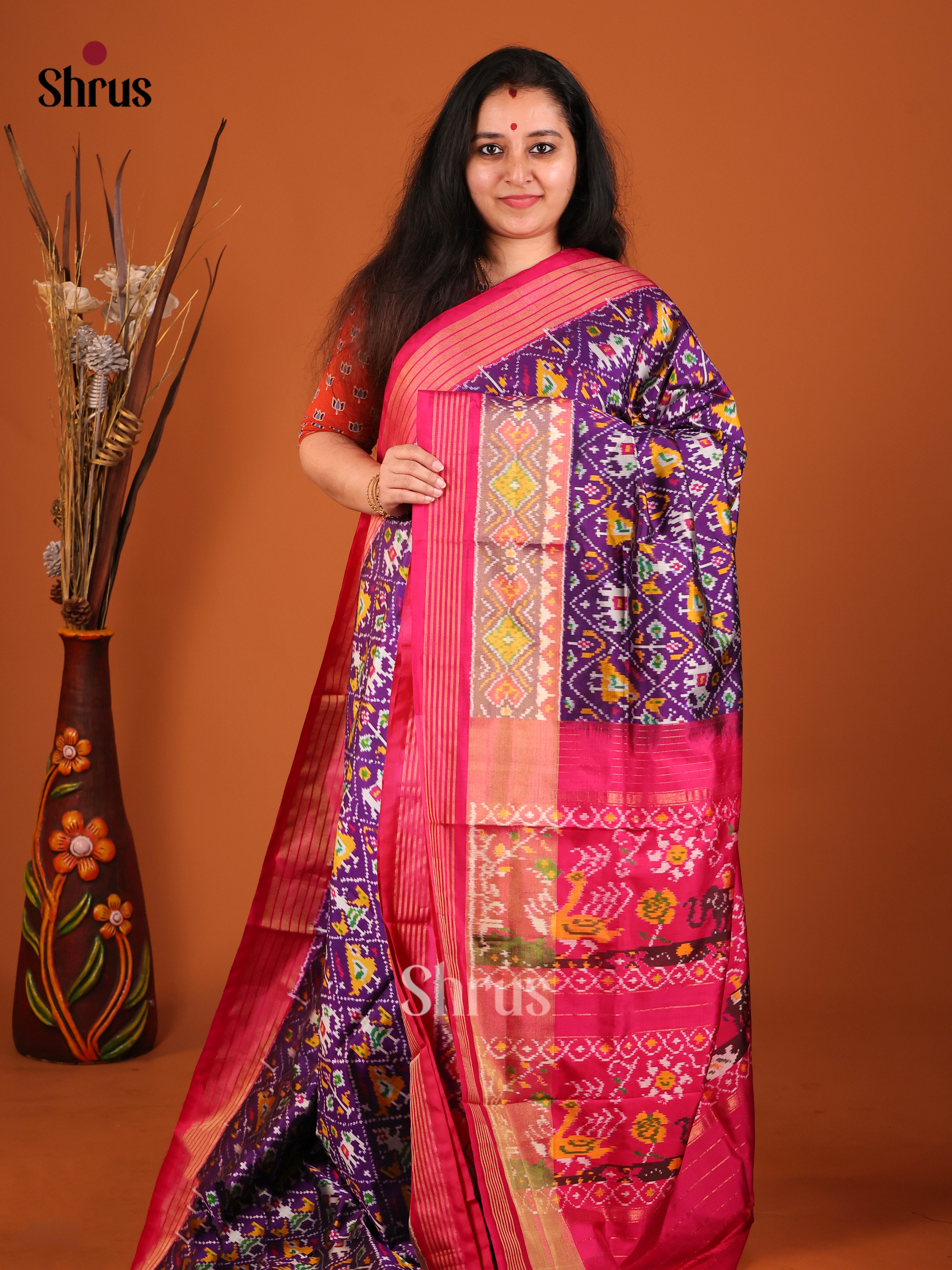 DIS16526 - Ikkat Silk Saree