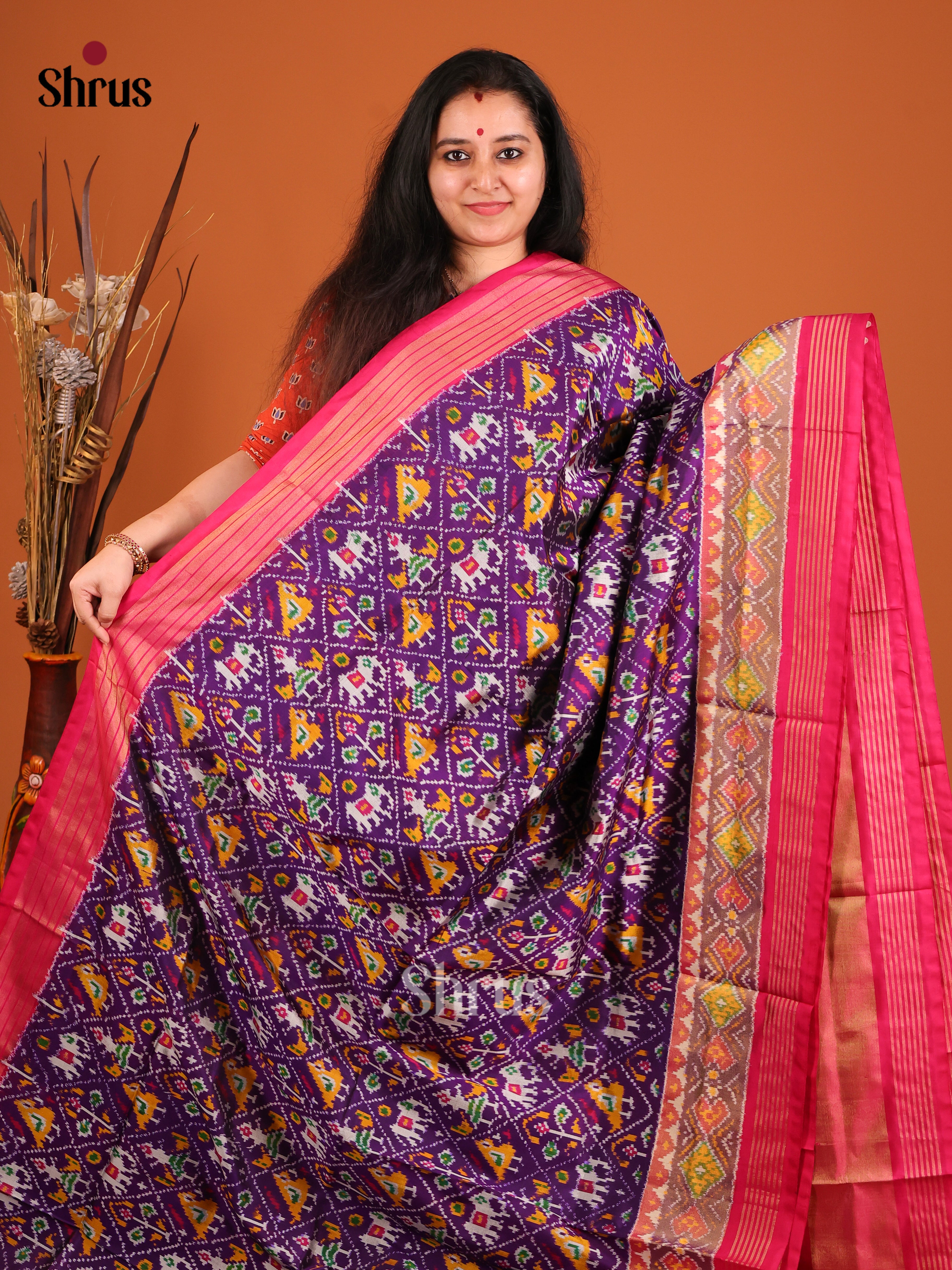 DIS16526 - Ikkat Silk Saree