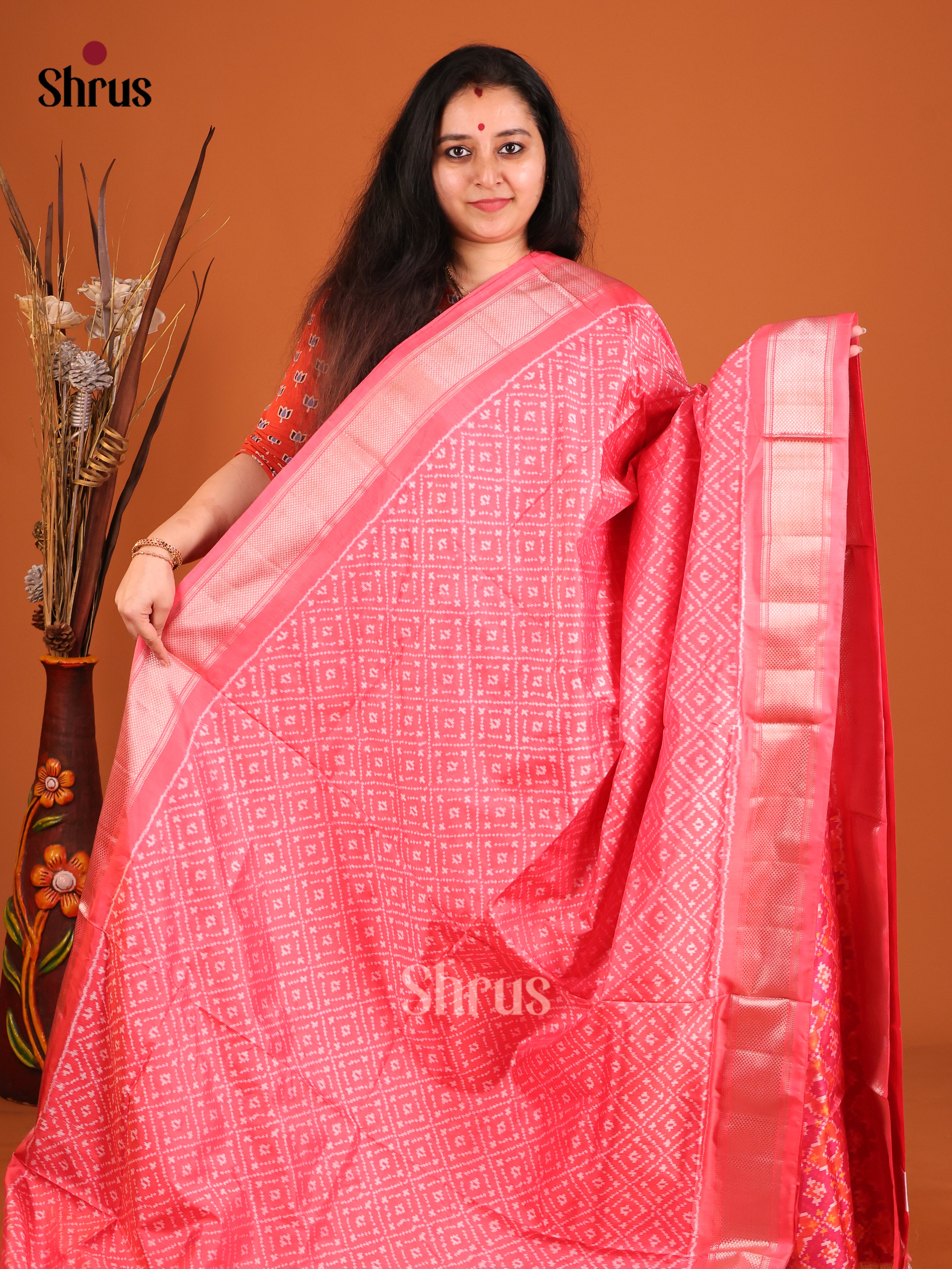 DIS16532 - Ikkat Silk Saree